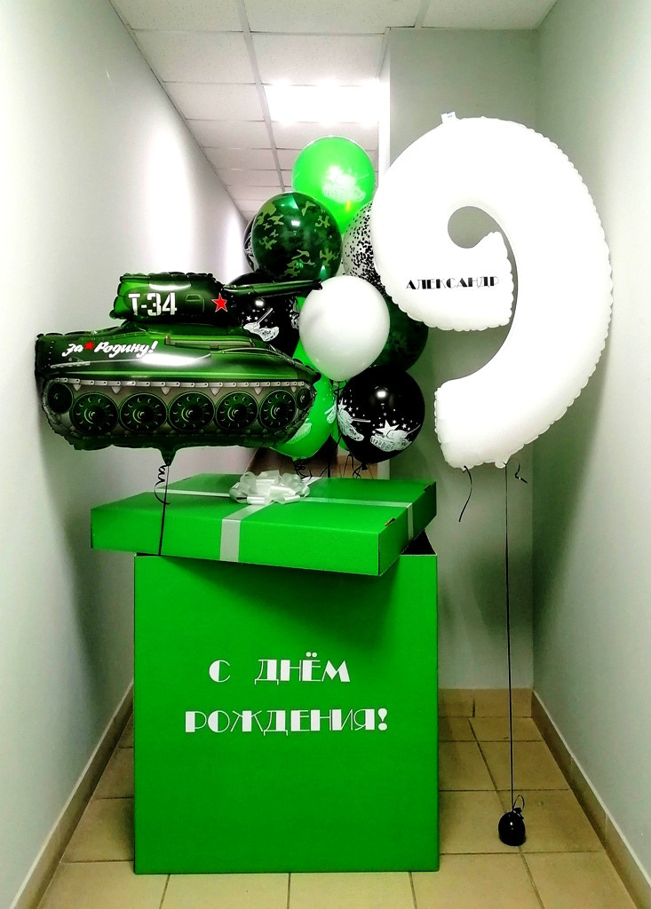 Коробка с шарами. Студия праздничного декора