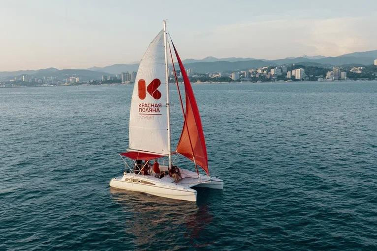 Катамаран моторно парусный Старт Артмарин 27 аренда яхт в Сочи Yachtvip.ru