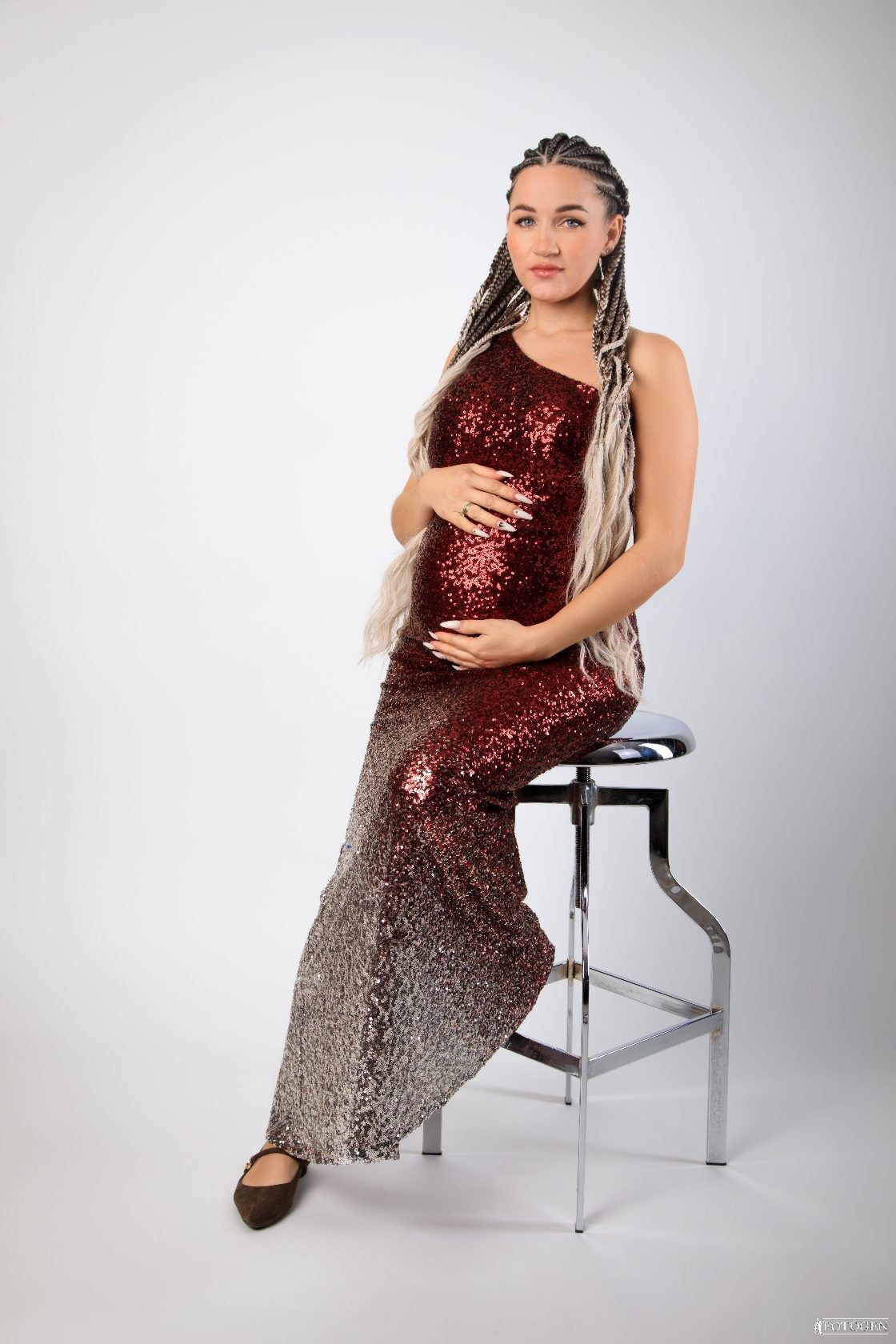 Фотосессия для беременных в интерьерной фотостудии «Fotogen» г. Краснодар - «Буду мамой». Фото модели 6.