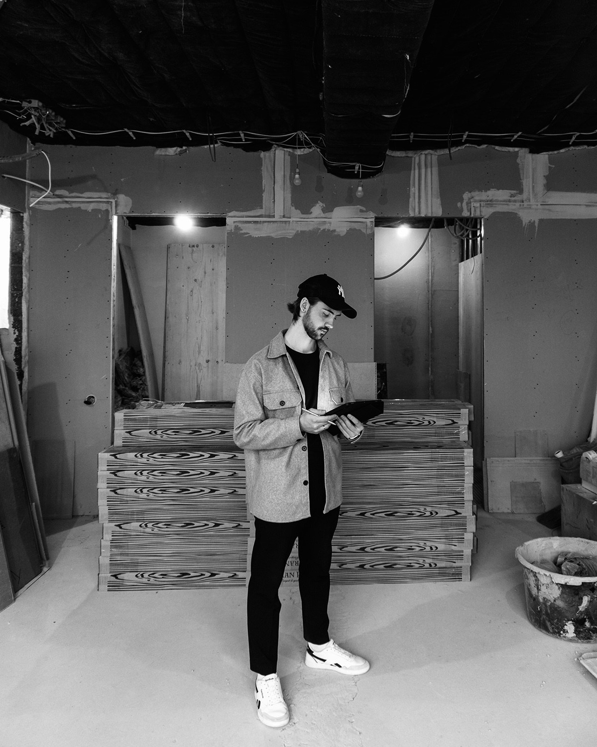 ИНТЕРВЬЮ С ОСНОВАТЕЛЯМИ món buro ДЛЯ PONOMAREV ARCHITECTS. Студия дизайна интерьера в Сочи mon buro Дизайнер Павел Пура