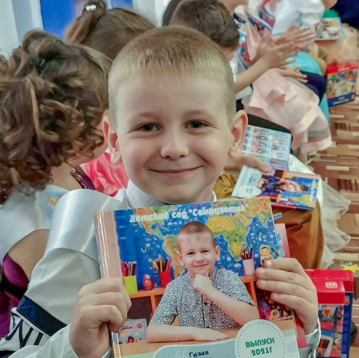 Услуги. Выпускные альбомы на заказ Нягань (фотокнигиназаказнягань)