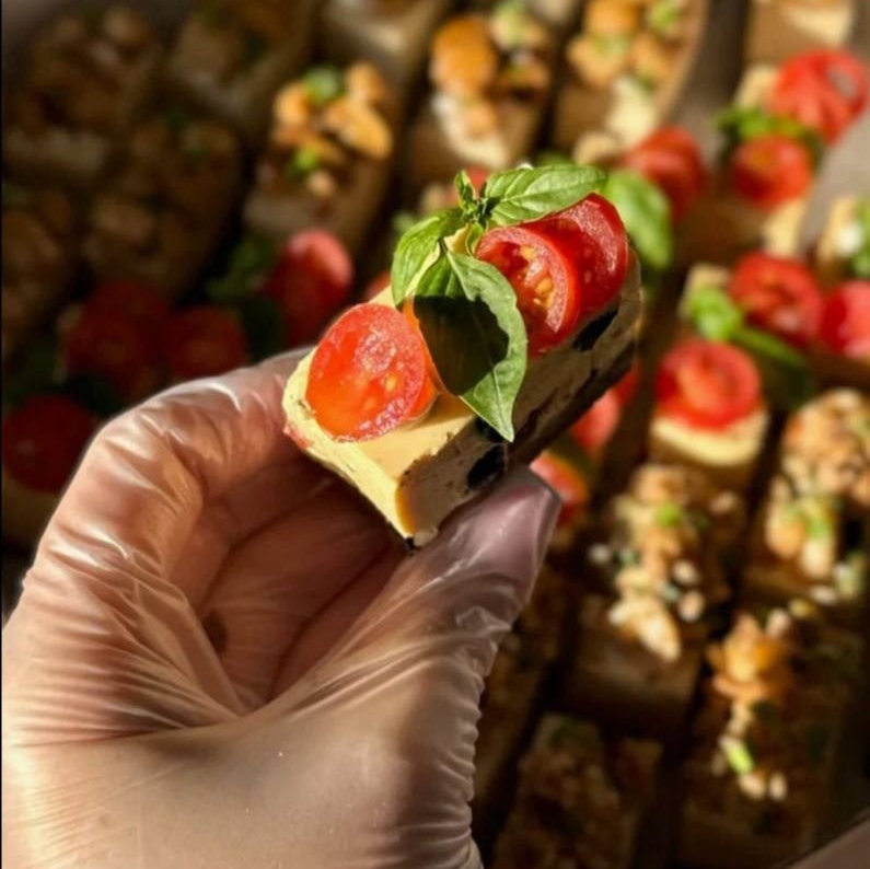 Меню. Кейтеринг, фуршеты, гастробоксы, авторские закуски в Уссурийске