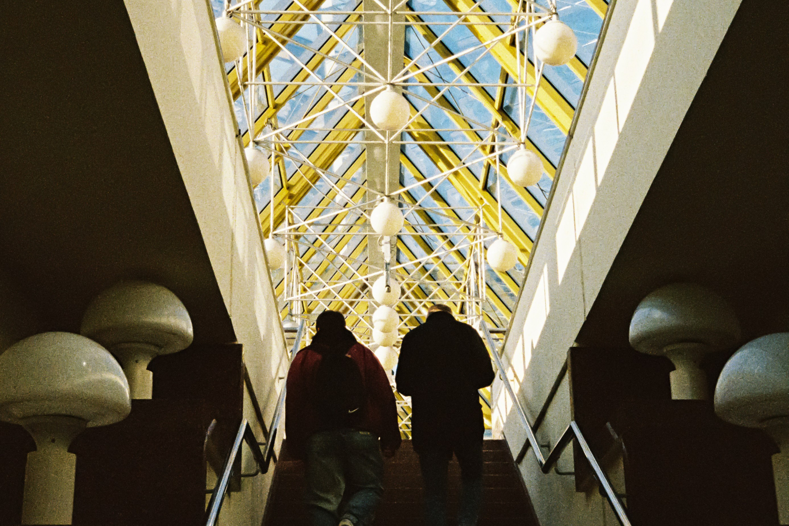 Лестница внутри моста Богдана Хмельницкого