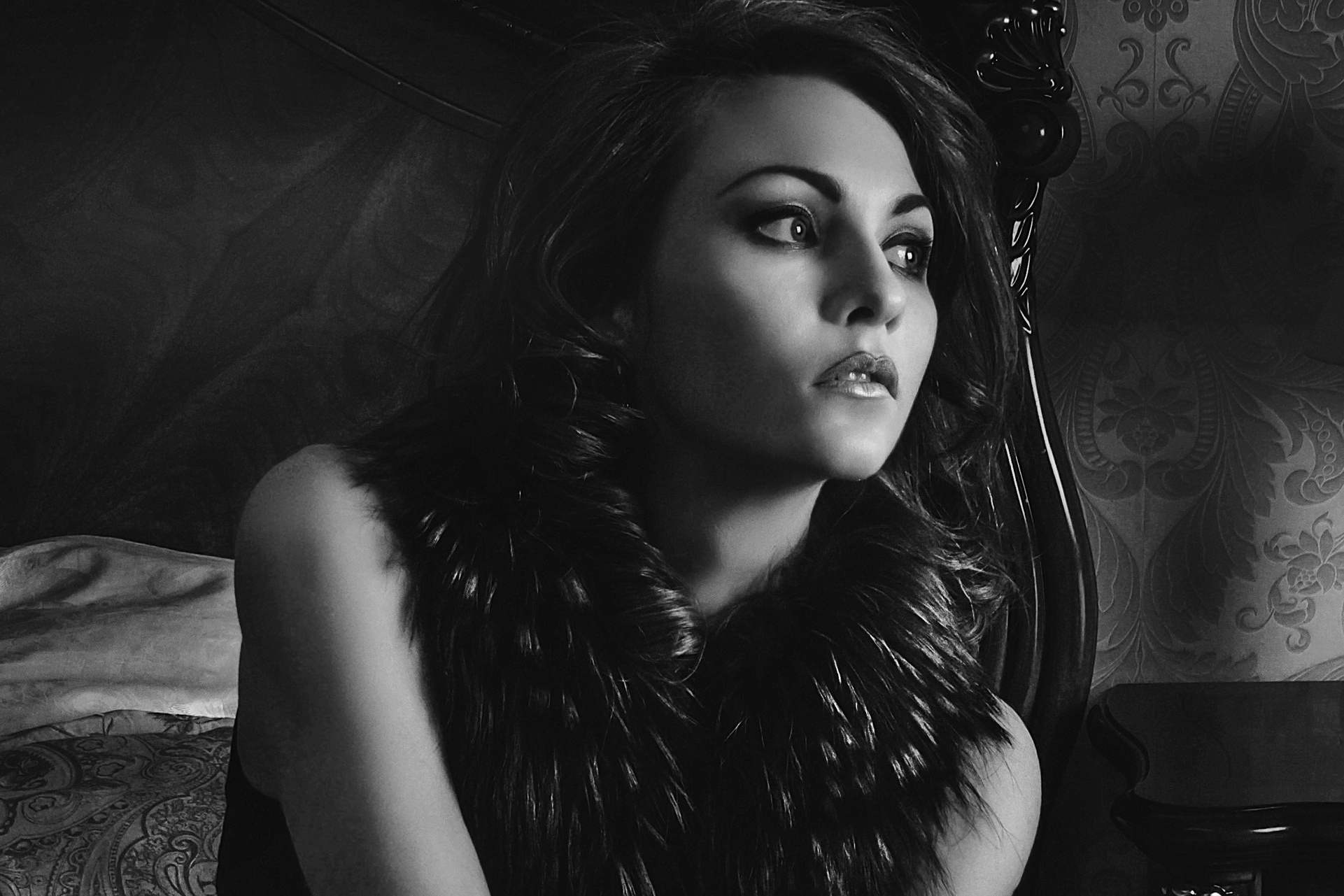 черно-белое фото, женский портрет в студии