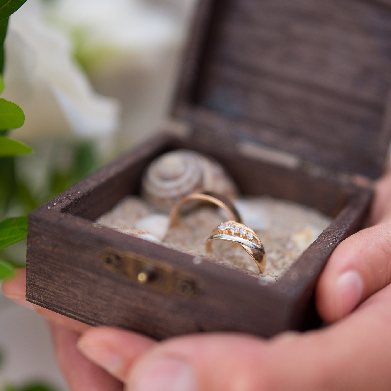 Свадебная фотосъемка на природе (Фиолент, Балаклава, Форос, цветущие сады, поля, пляжи, парки). Услуги опытного свадебного фотографа в Севастополе и Крыму