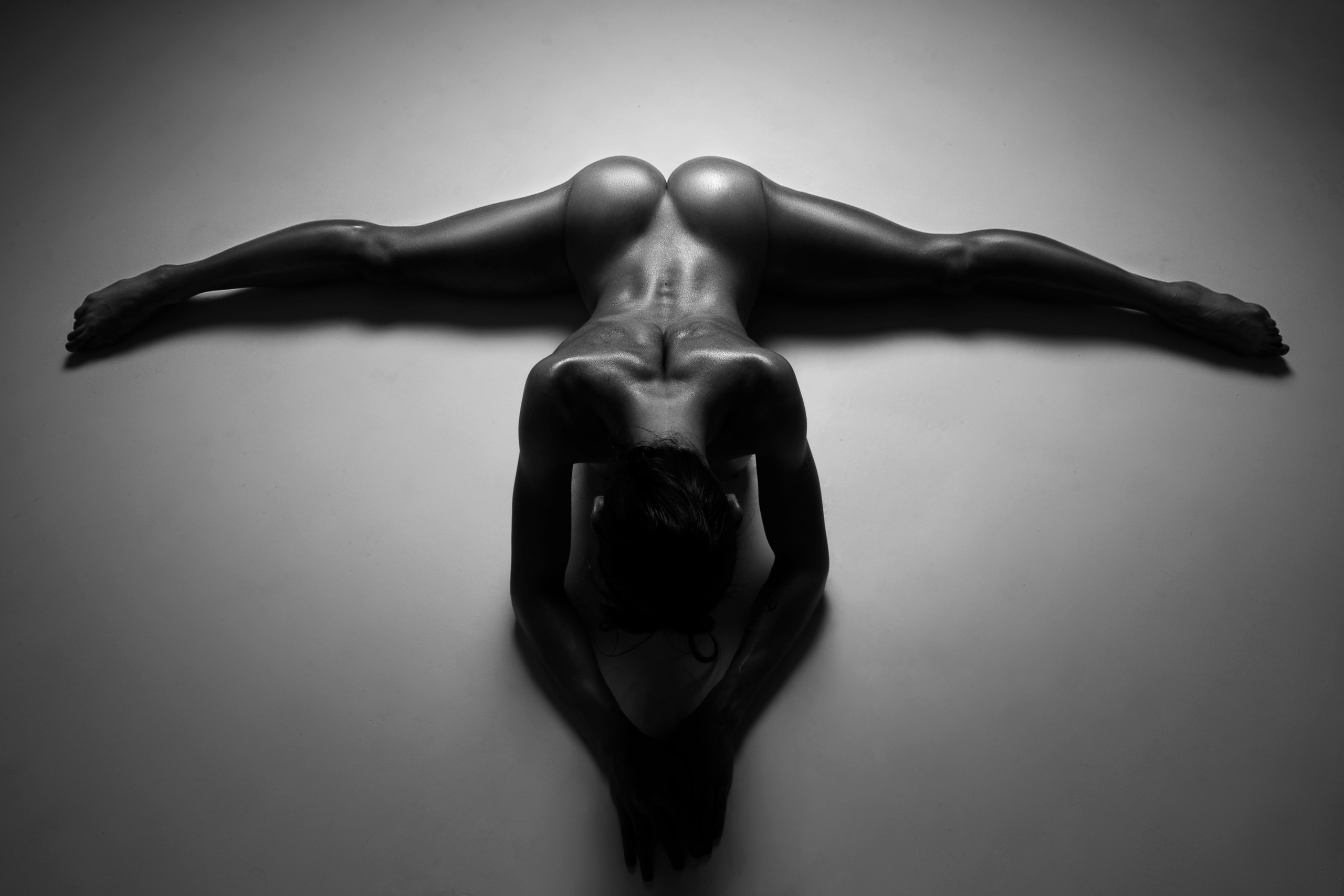 Скульптурное ню: искусство света и тени в фотографии. Арт фотограф в Москве Леонид Маркачев. Женский портрет, будуар, фэшн, арт-ню