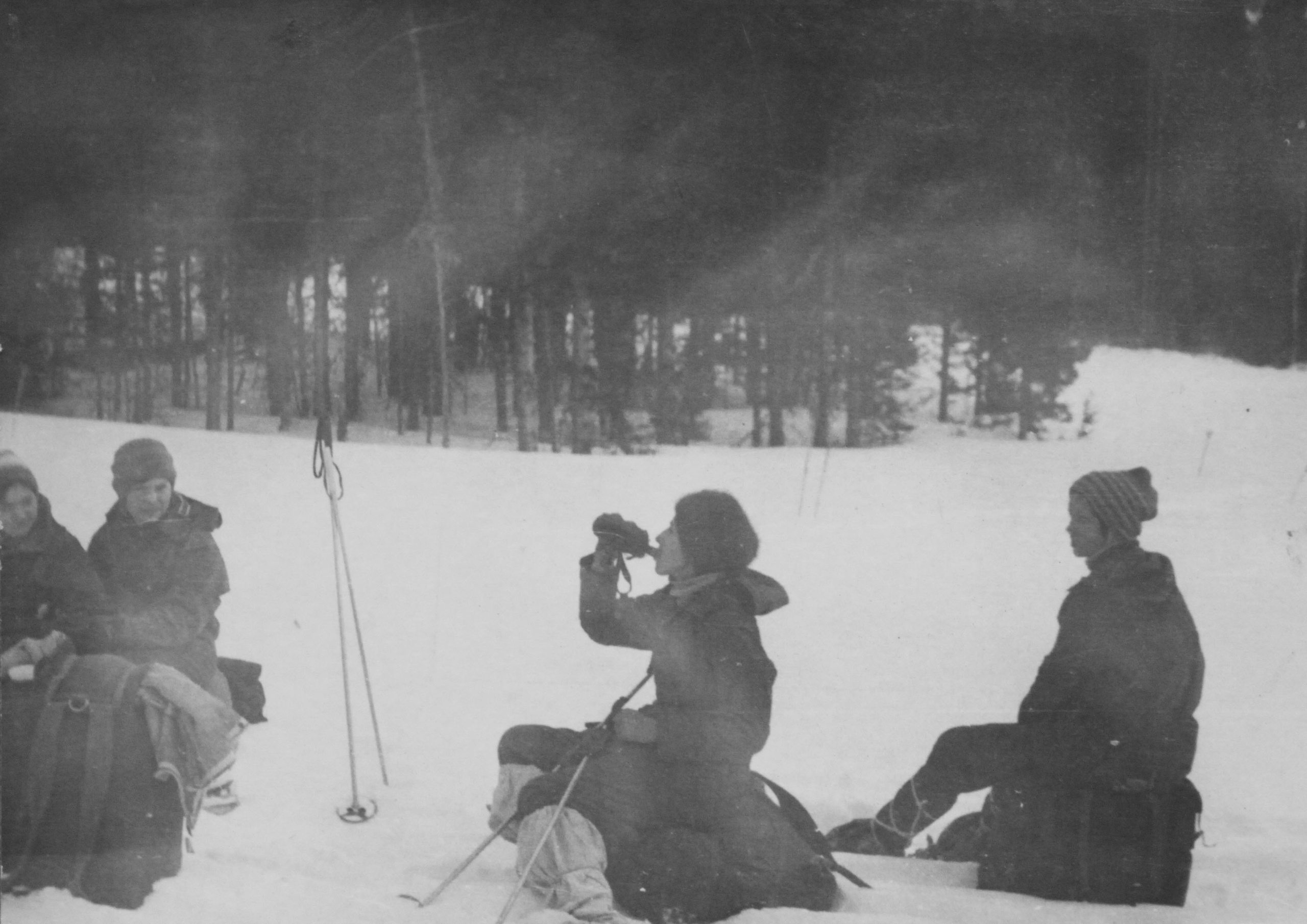 А мне б дороги далекие и маршруты нелегкие (1983). Фотограф Эдуард Алмадаков