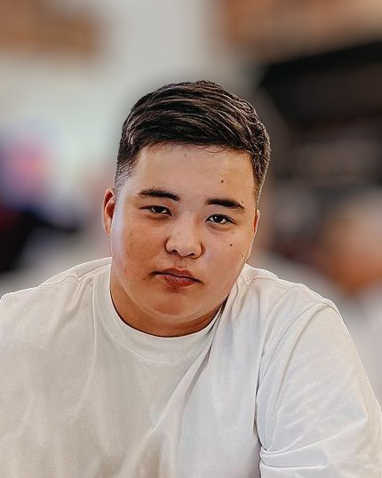 Мобилограф в Атырау Бекзат Аманжолов. Фотограф в Атырау Максим Стадниченко