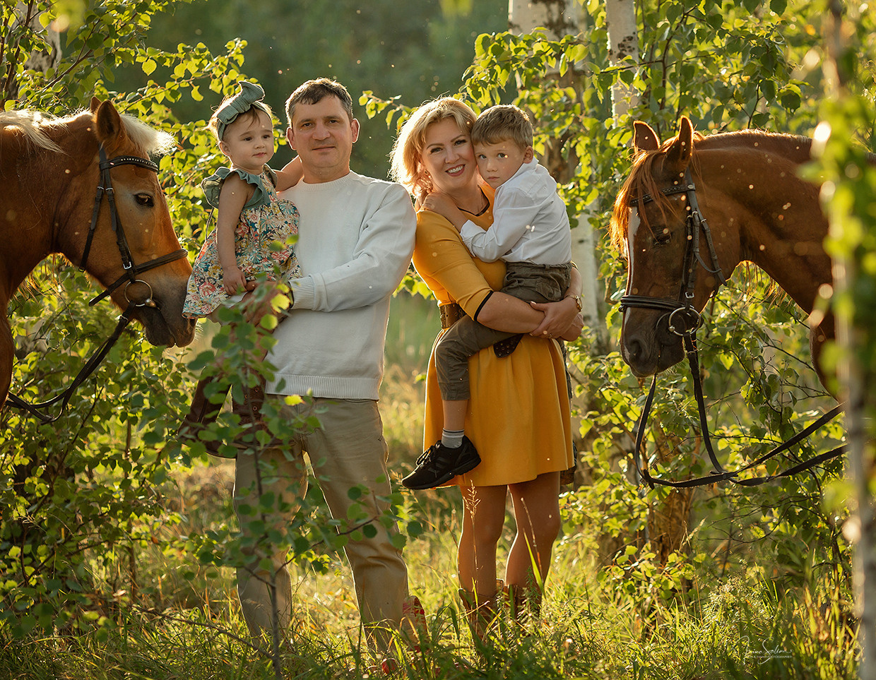 Семейная фотосессия и лошадки. Детский и семейный фотограф в Екатеринбурге