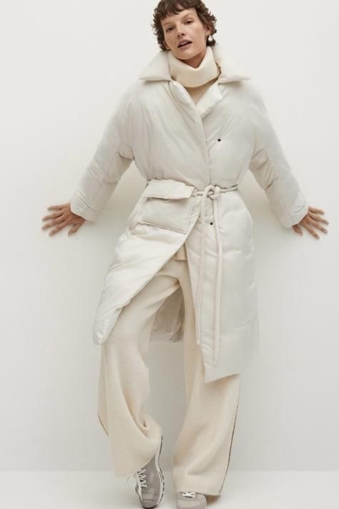 Референс для женского образа с длинным пальто