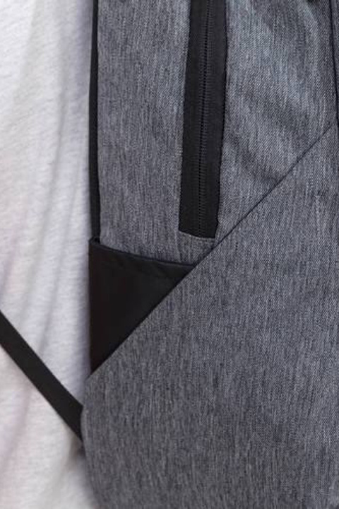 Профессиональная фотосъемка для выделения прочных и надежных рюкзаков