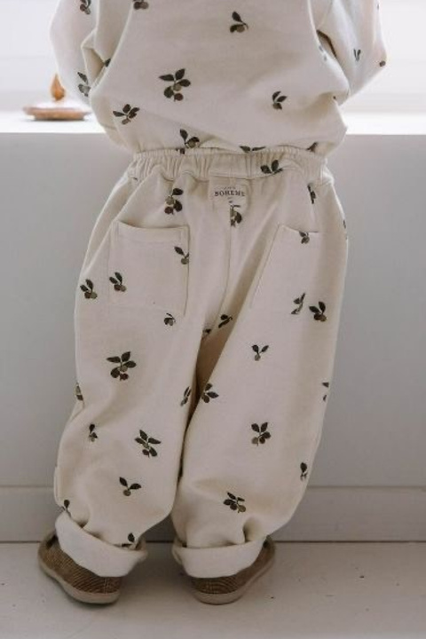 Качественная фотосъемка одежды для новорожденных для рекламы и лукбуков