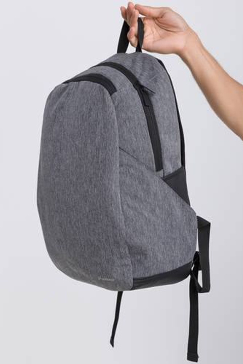 Эстетичная съемка рюкзаков для демонстрации их вместительности и удобства