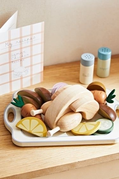 Референс для ярких детских игрушек, стимулирующих воображение.