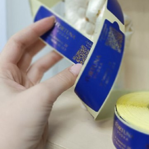 Печать на стикерах, этикетках для одежды, ленточках и наклейках в Приморско-Ахтарске. ФОТОСТИЛЬ, изготовление рекламной продукции в Приморско-Ахтарске