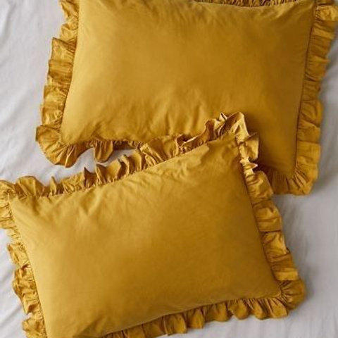 Съемка постельного белья с акцентом на уютные текстуры и приятные оттенки.