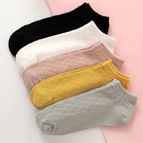 Предметное фото носков и платочков - мелкие, но важные детали вашего образа.