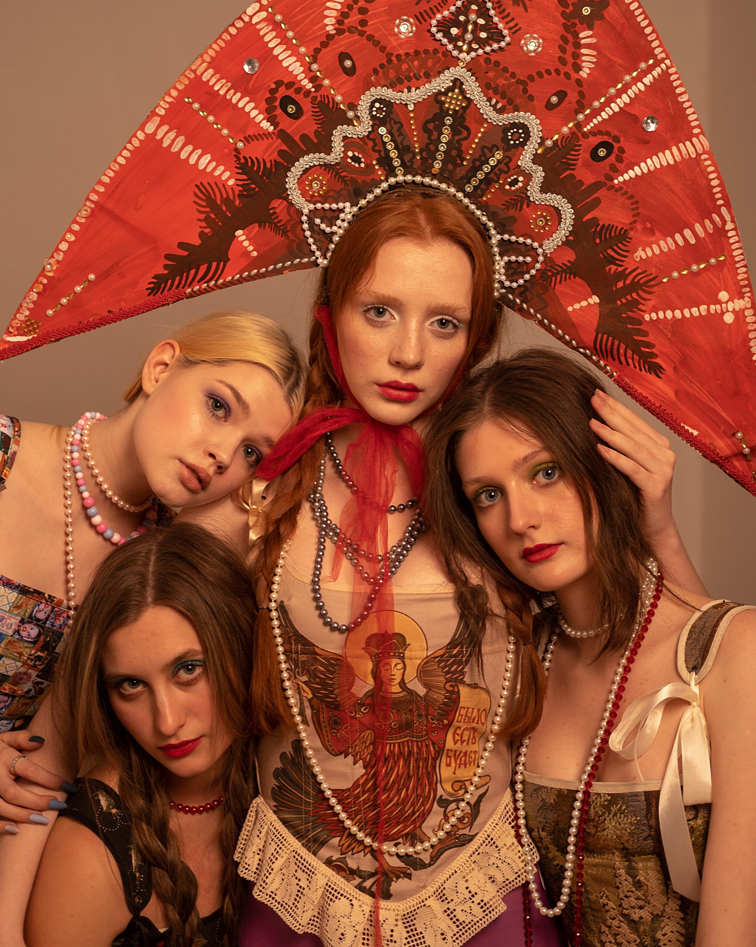 Бренды. DEVOCHKA IZ 90S