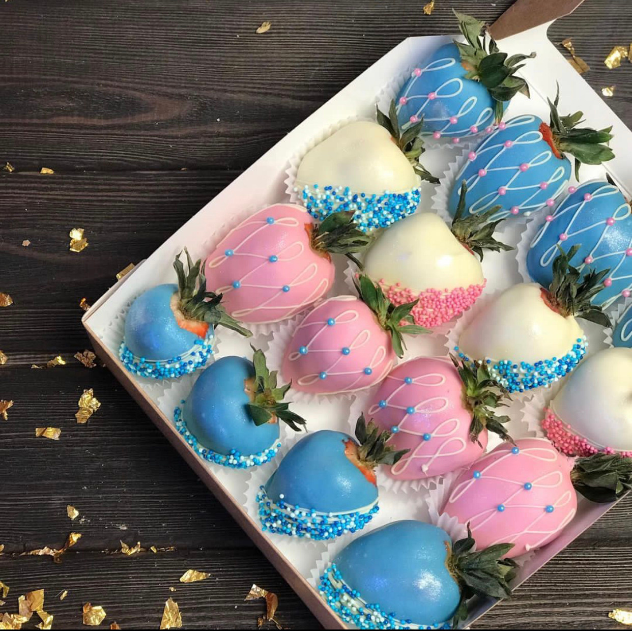 Наборы из клубники в шоколаде Сургут. Клубника в шоколаде в Сургуте