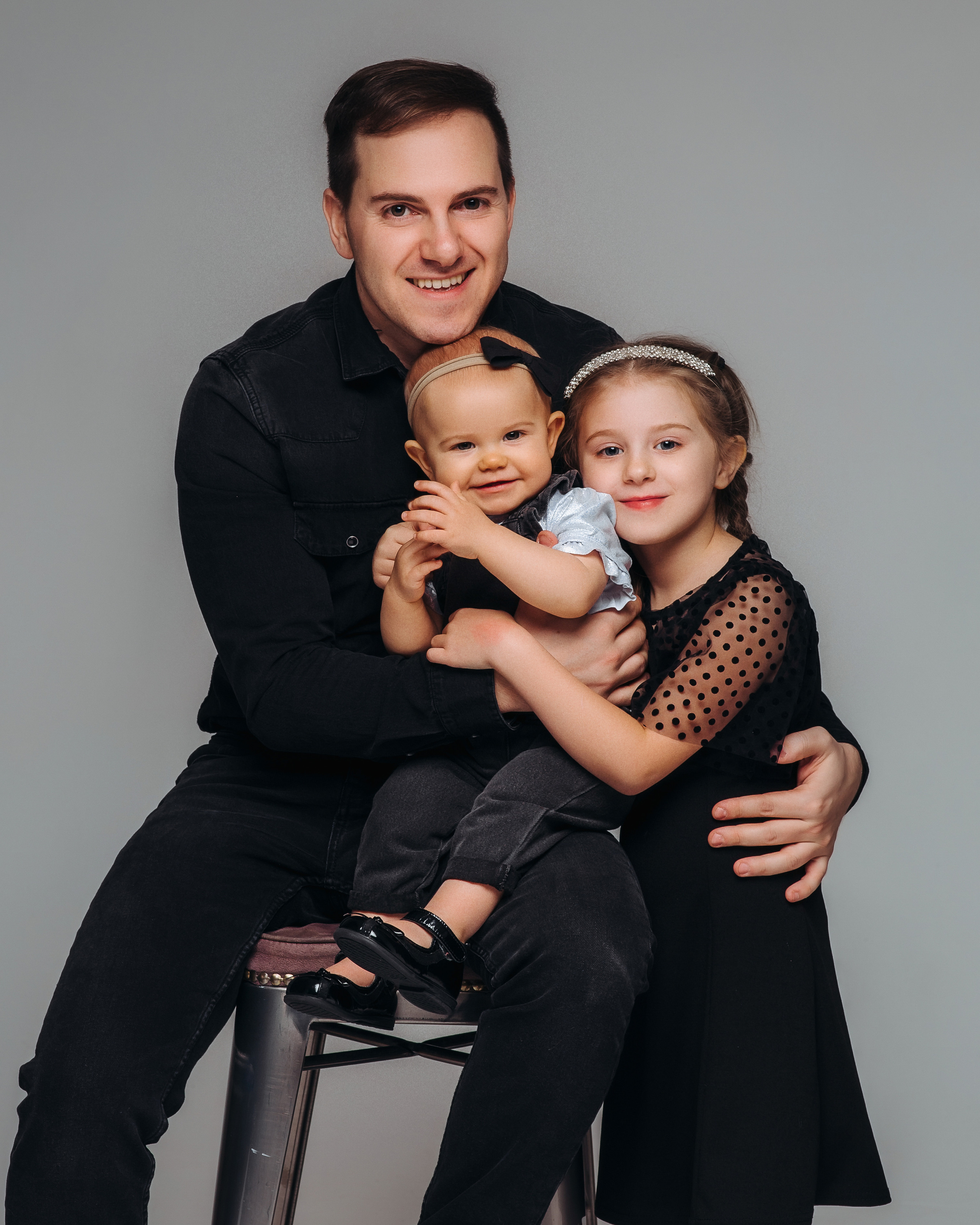 Всё началось с рождения моей старшей малышки, тогда я окунулся в мир фотографии с головой. Это стало моим хобби и моим спасением от любых стрессов и забот. Я увлечённо снимал свою крошку и осознал, что хочу развиваться в этом деле дальше.