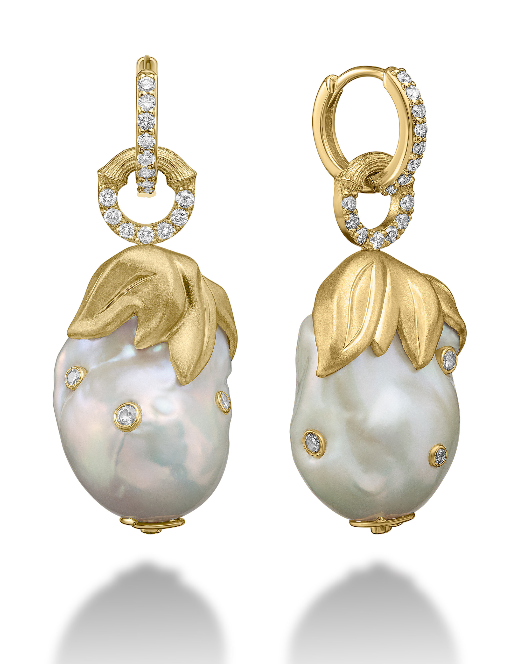 Ювелирный фотограф в Спб. Предметная фотосъёмка ювелирных украшений, предметов роскоши и антиквариата. Фотограф Сергей Пушкин. Санкт-Петербург. Студийная съёмка для каталогов, маркетплейсов и сайтов.