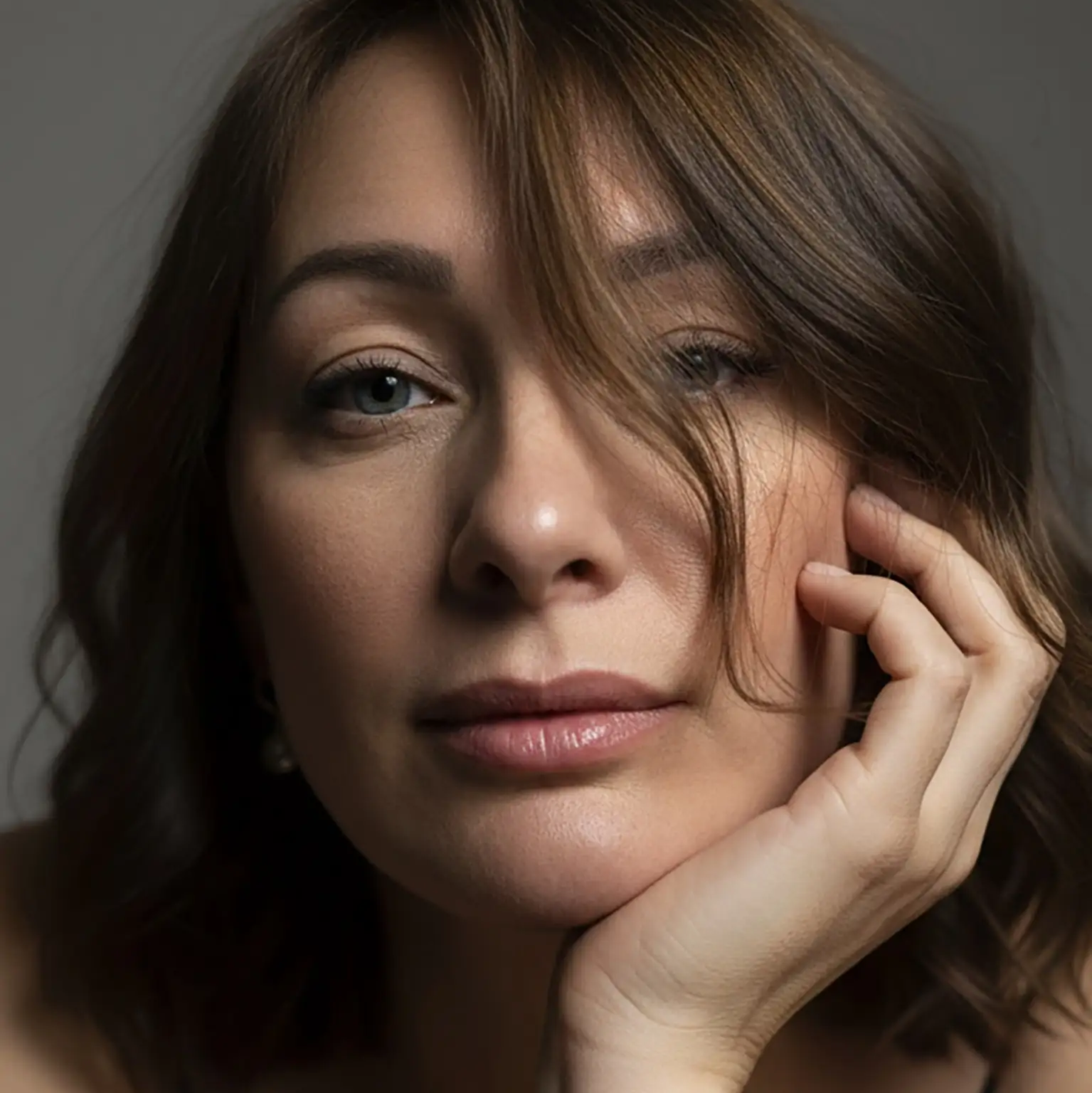 Я работаю в разных жанрах фотографии — от портретов до свадебной и семейной съёмки — в городе Междуреченске. Виктория Куреннова