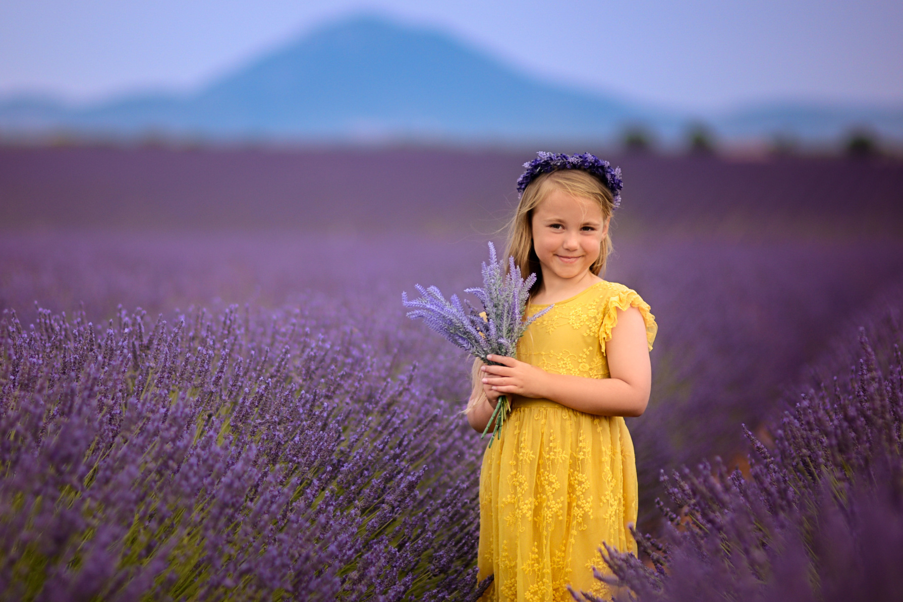 Что надеть на фотосессию в Лаванде. Photographer in Provence Julia Lipiainen