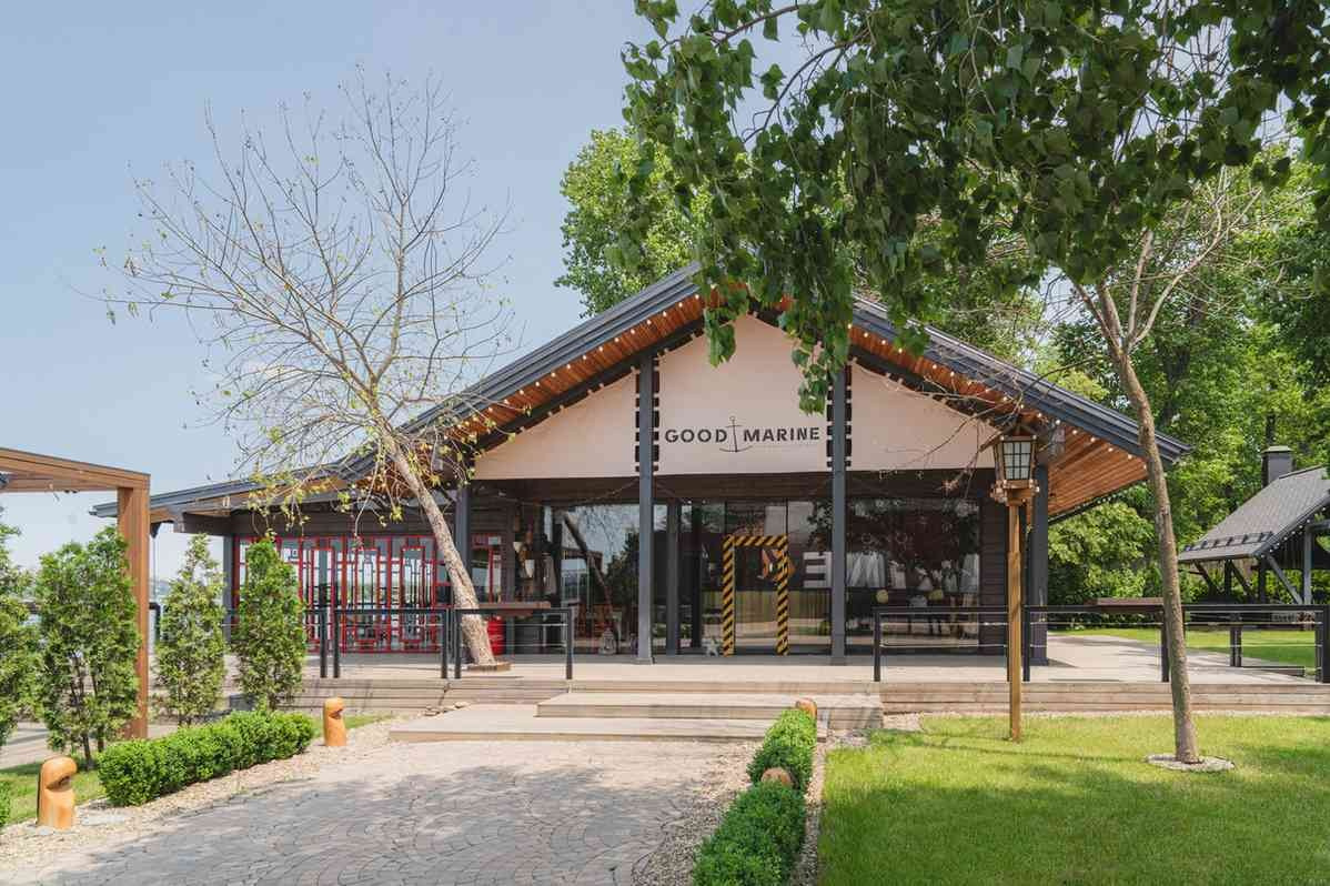 Ресторан для свадьбы на берегу реки Good marina