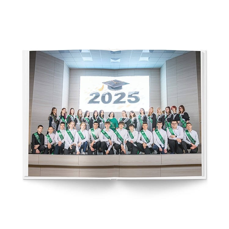 Альбом «Компакт» для 9-х и 11-х классов. Фотограф Павел «Maverick» Усаченко