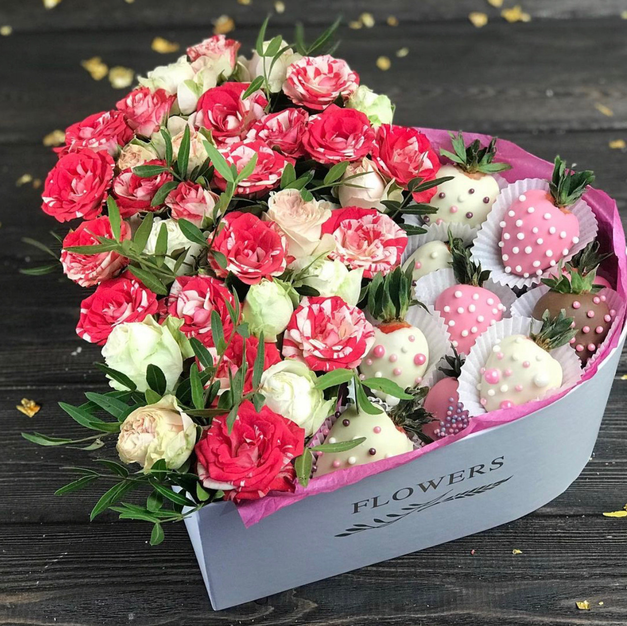 Композиции с цветами. Клубника в шоколаде в Сургуте