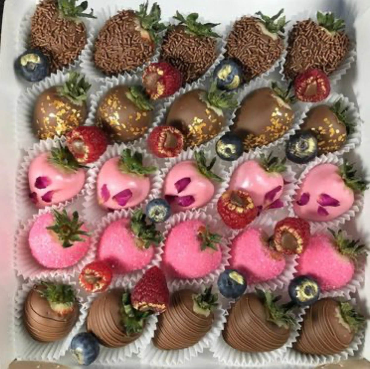 Наборы из клубники в шоколаде Сургут. Клубника в шоколаде в Сургуте