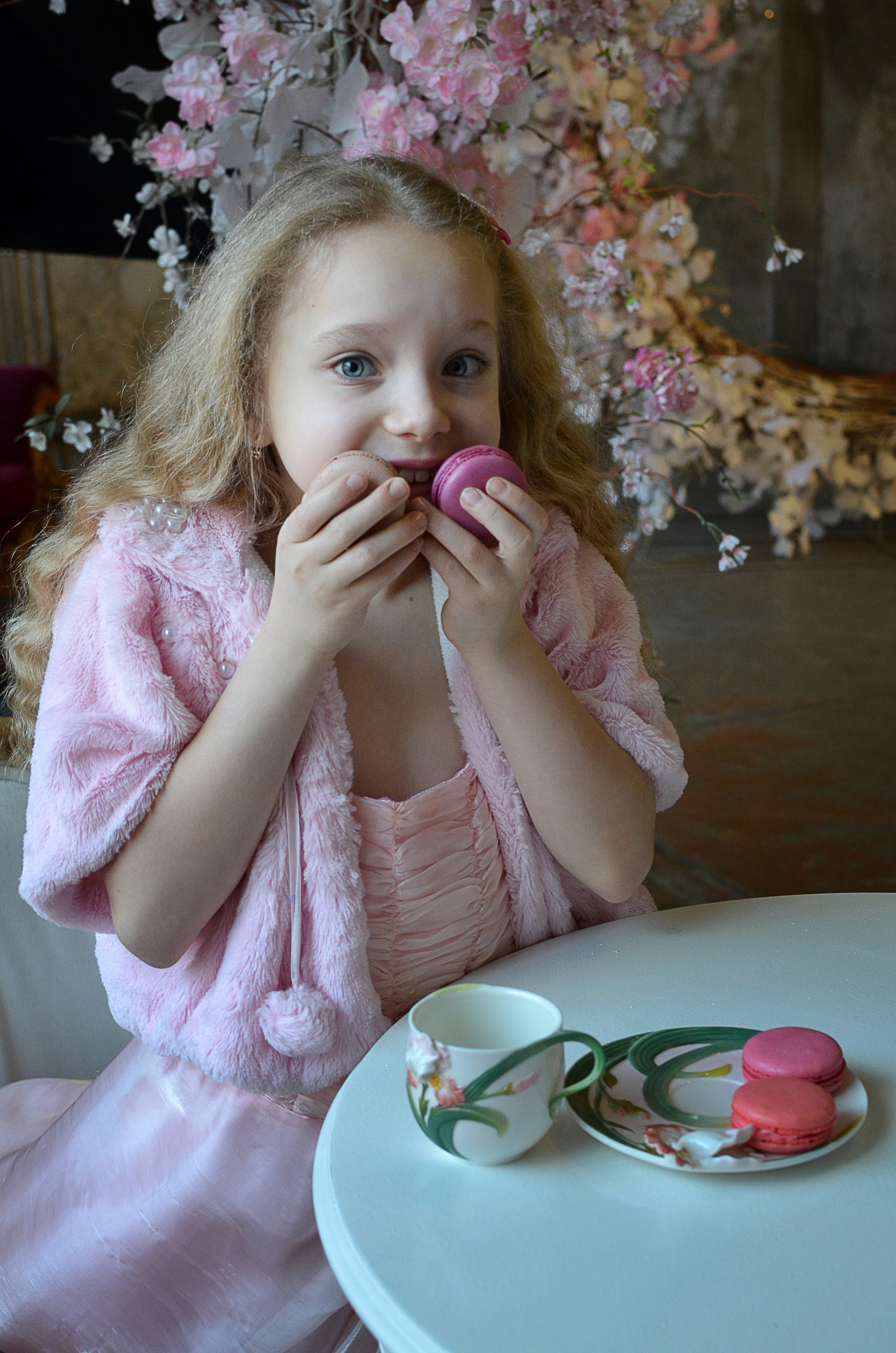 Весенняя фотосессия в сказочном зале. Семейный и детский фотограф в Санкт-Петербурге Баландина Татьяна