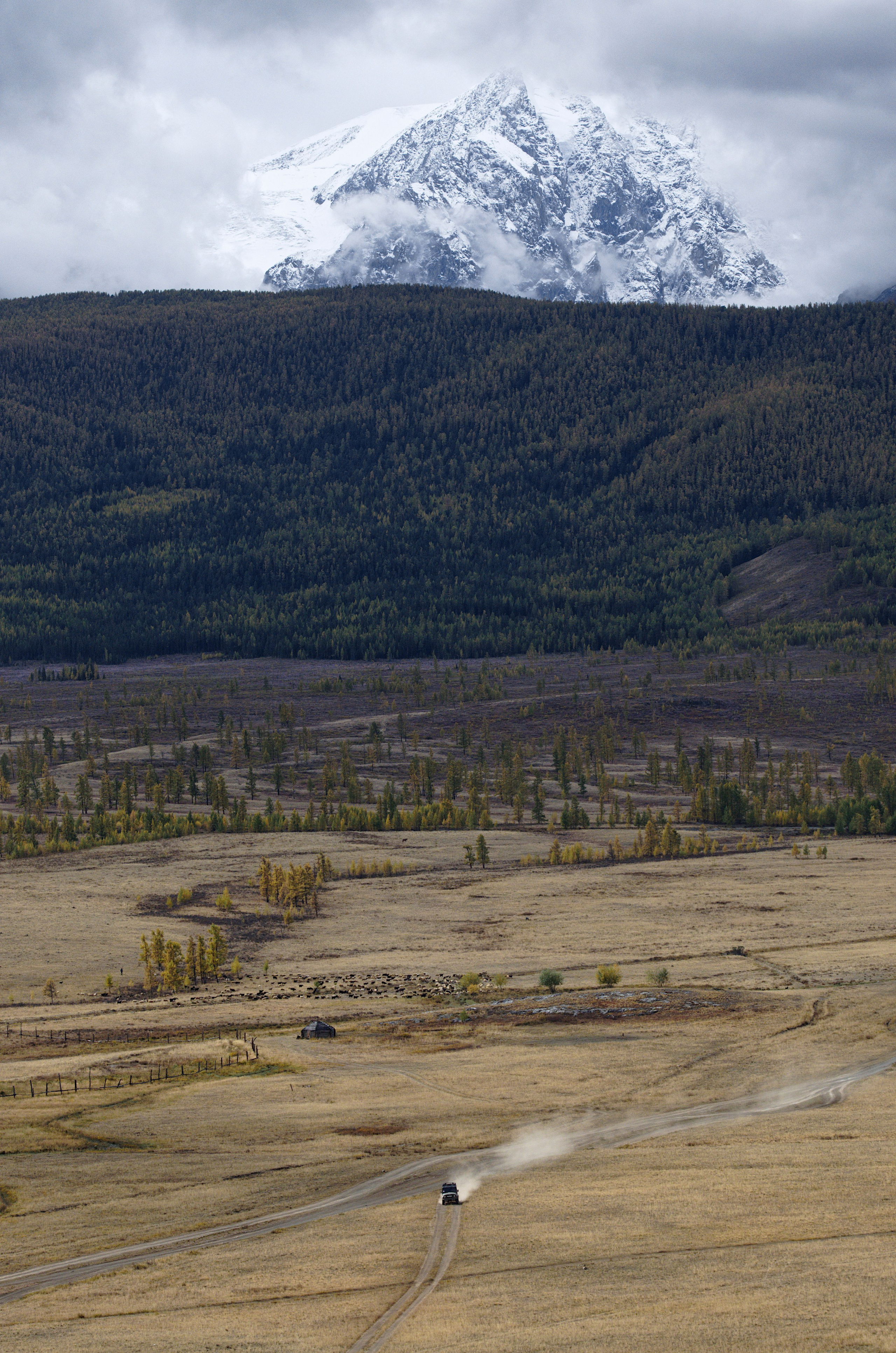 Это не фотошоп. Я видел это в горах Алтая. Семоха Валерий. Фотограф