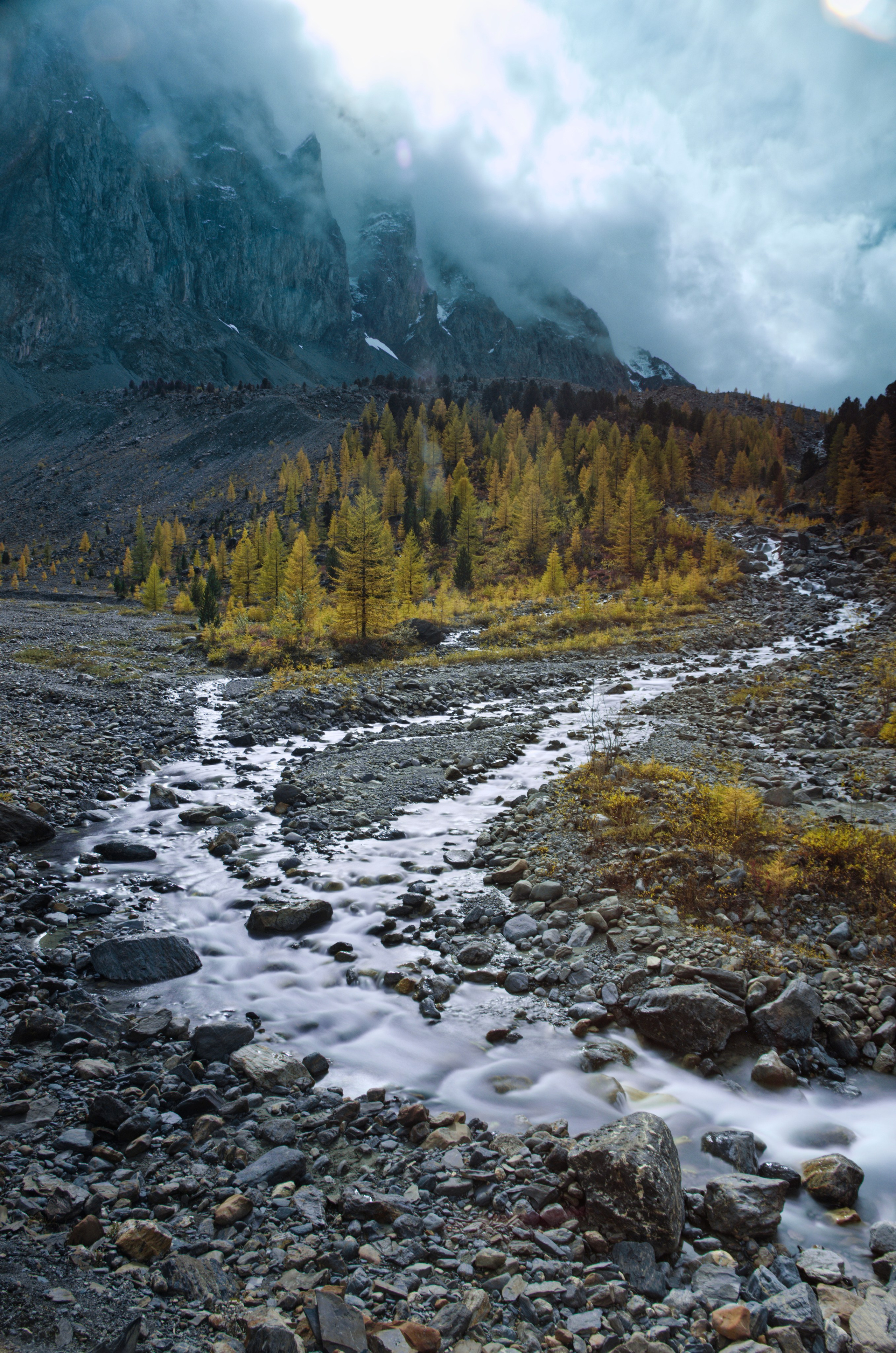 Это не фотошоп. Я видел это в горах Алтая. Семоха Валерий. Фотограф