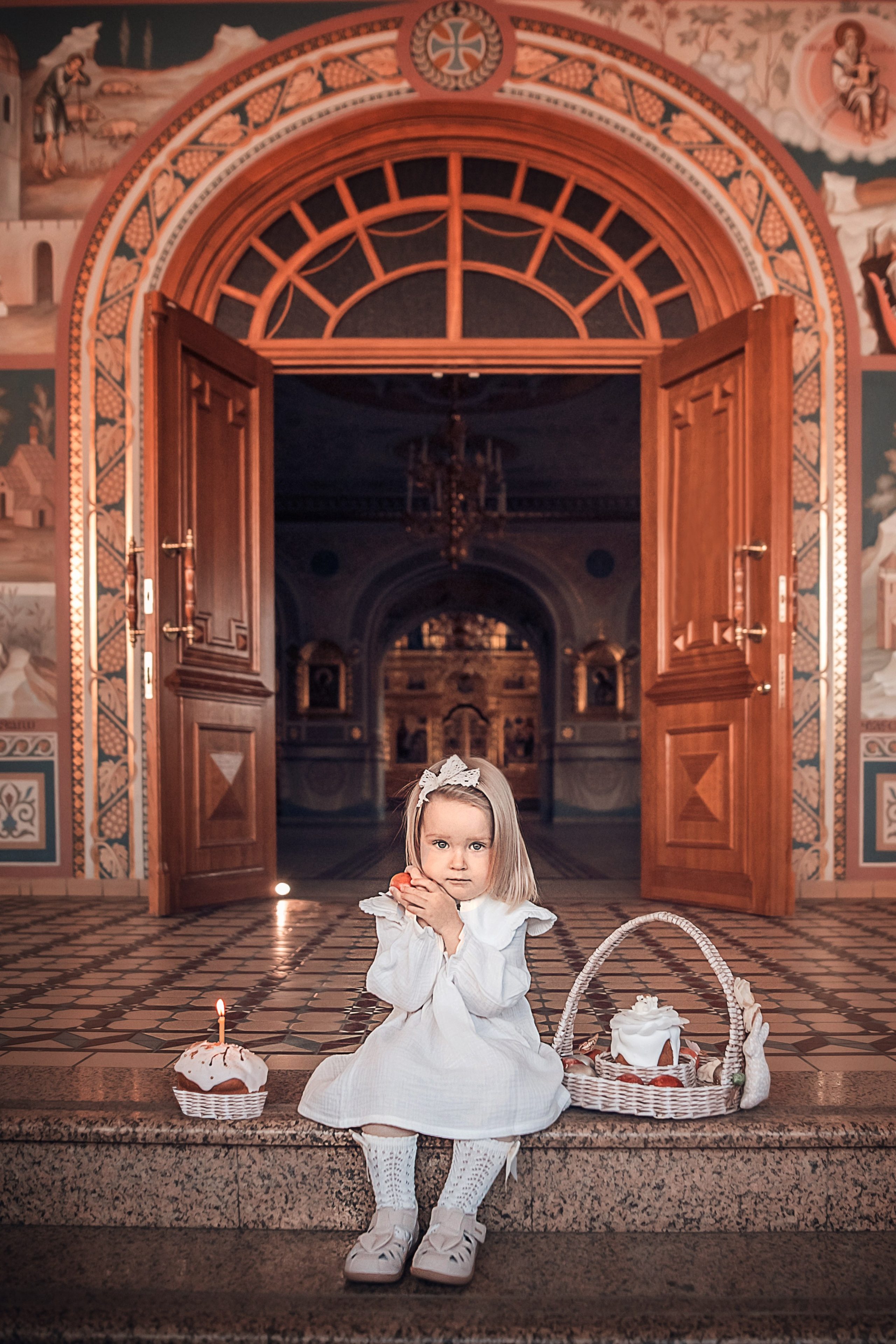 семейный фотограф Саратов фотограф крещения Саратов церковный фотограф фотосъемка венчания Репортажная съёмка семейного праздника Интерьер красивого храма в Саратове, подготовка к Таинству