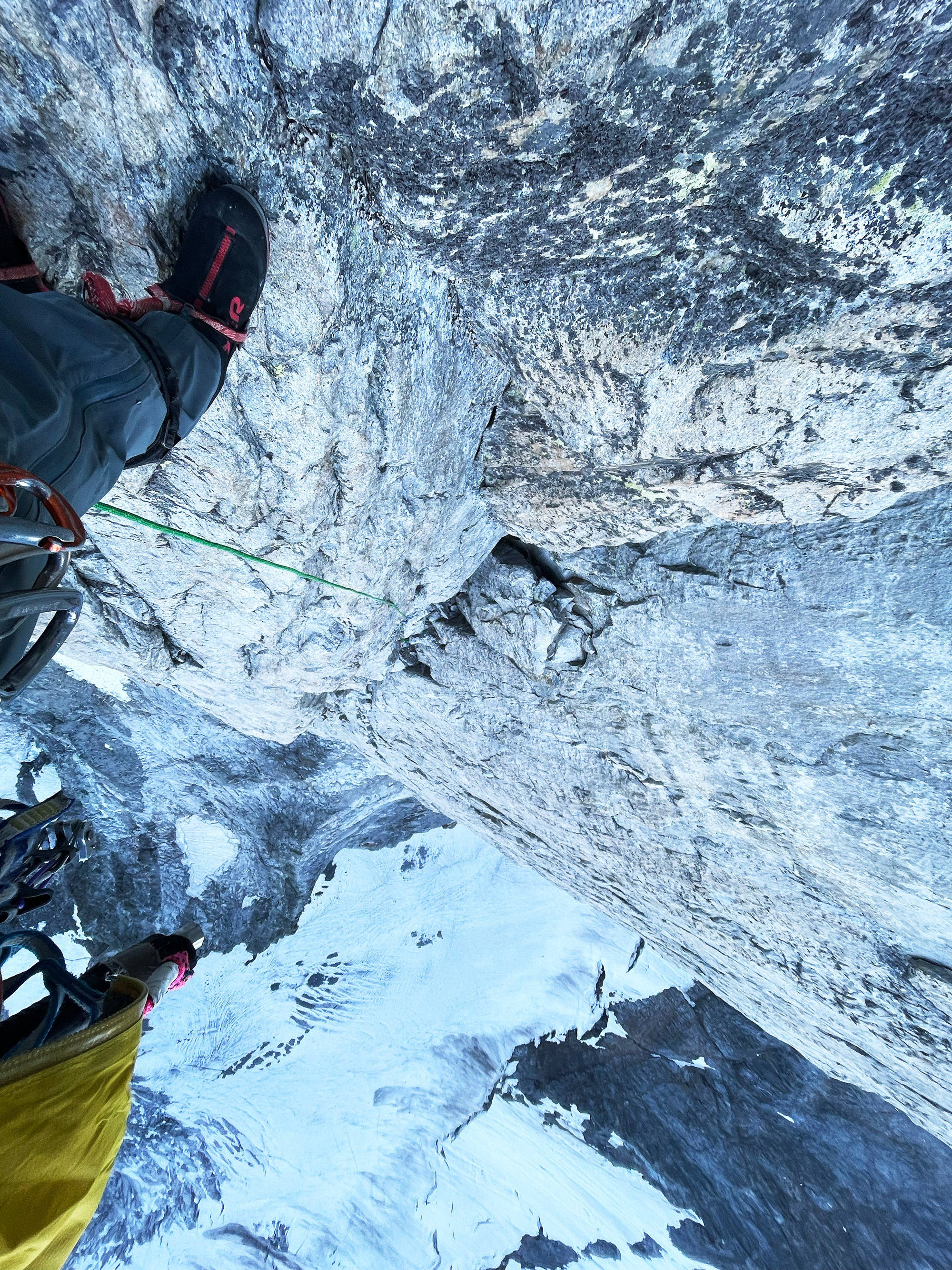 ЮЗ стена вершины Ушба Южная, маршрут Мышляева 6А (1). Премия Стальной Ангел