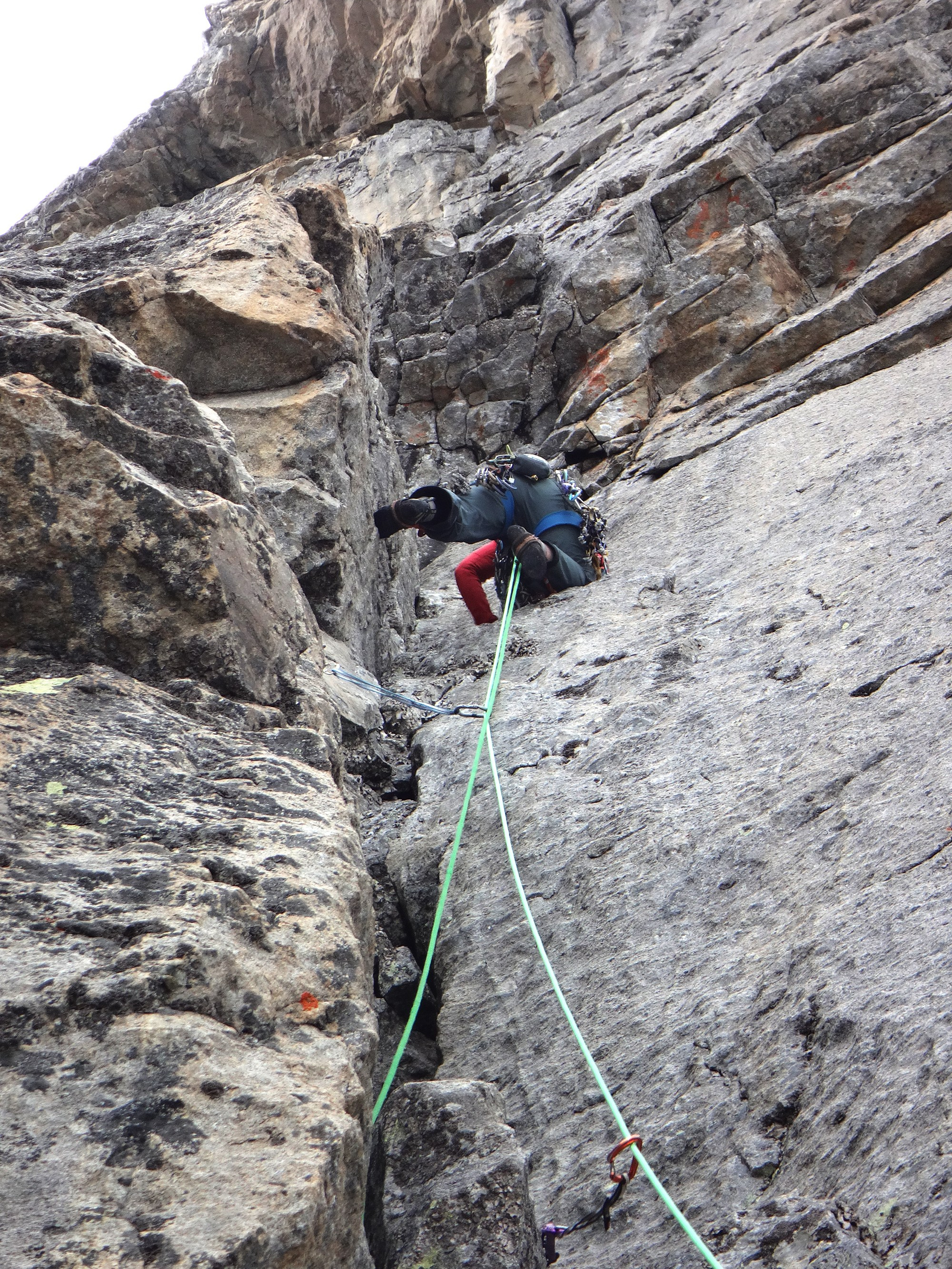 ЮЗ стена вершины Ушба Южная, маршрут Мышляева 6А (1). Премия Стальной Ангел