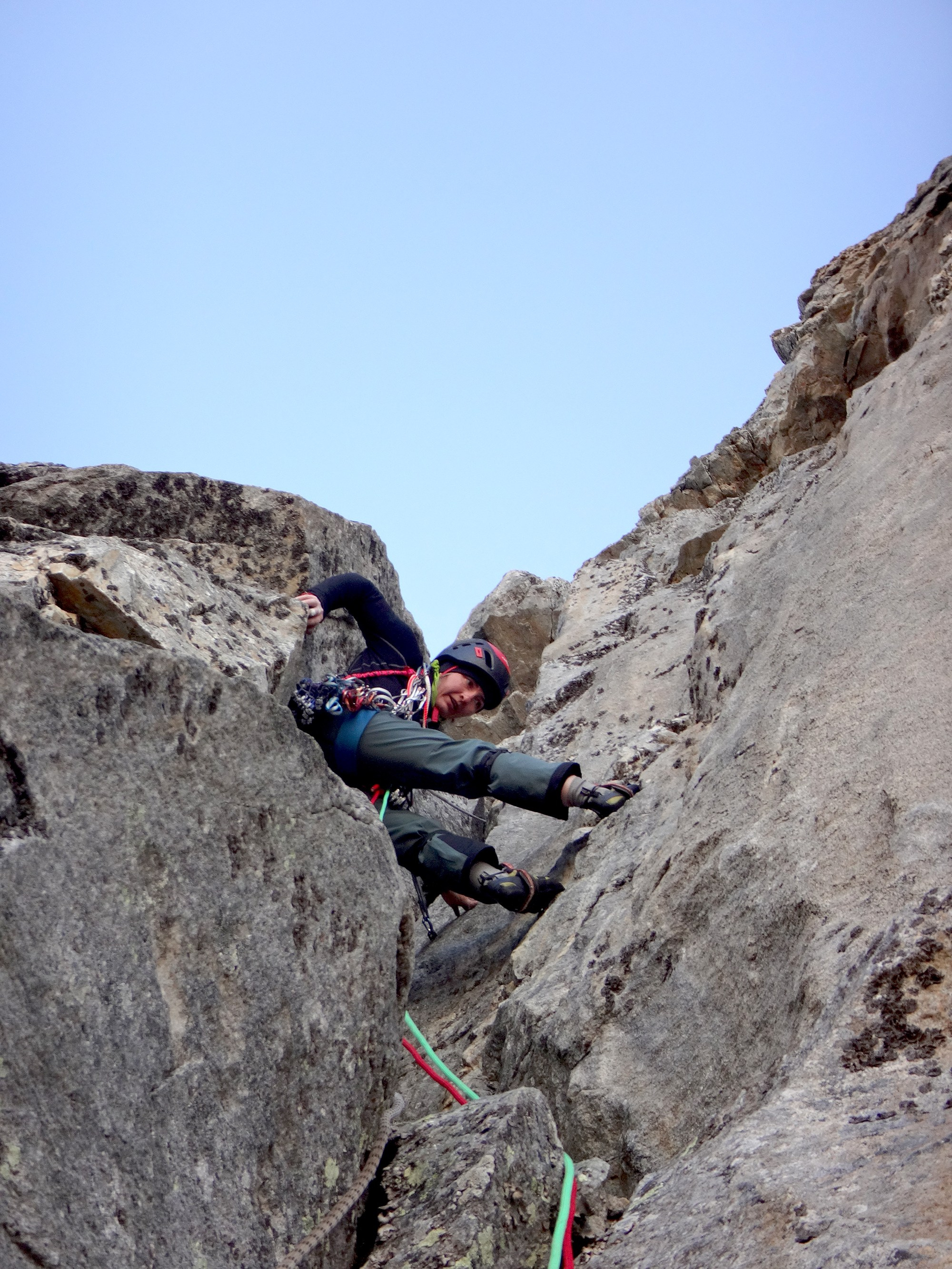 ЮЗ стена вершины Ушба Южная, маршрут Мышляева 6А (1). Премия Стальной Ангел