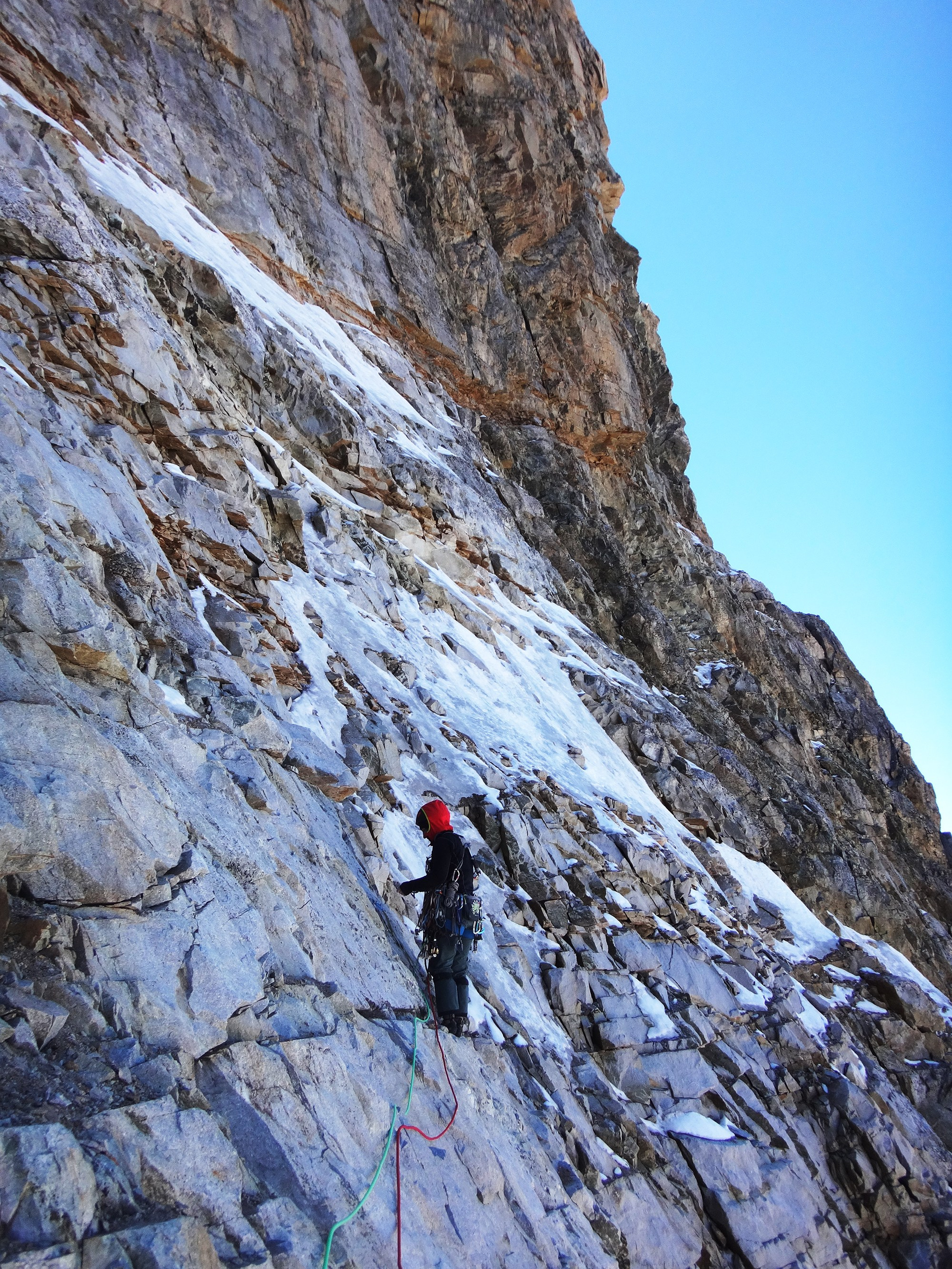 ЮЗ стена вершины Ушба Южная, маршрут Мышляева 6А (1). Премия Стальной Ангел