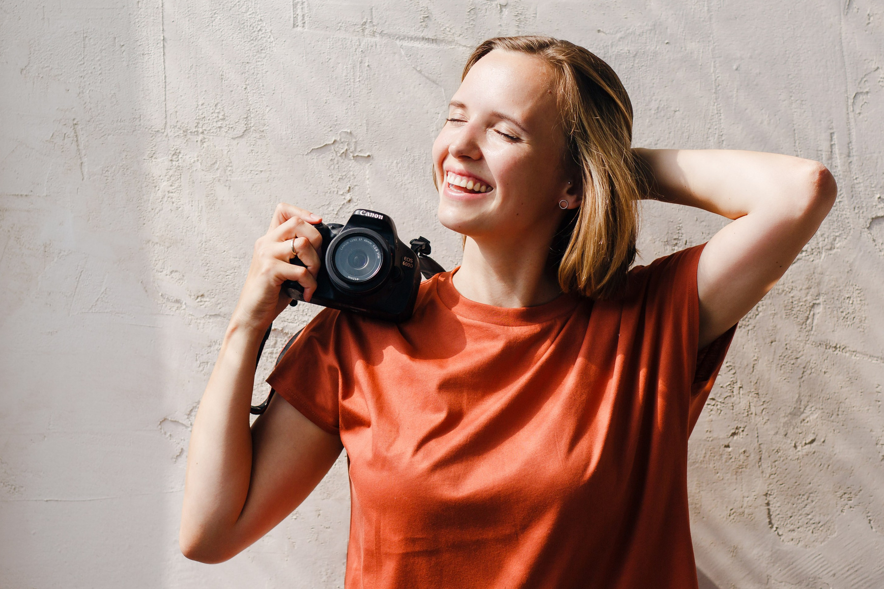 Живые, тёплые фотографии с любовью.Ловлю искренние эмоции, важные моменты и вашу настоящую близость — так, чтобы вы возвращались к этим снимкам снова и снова.