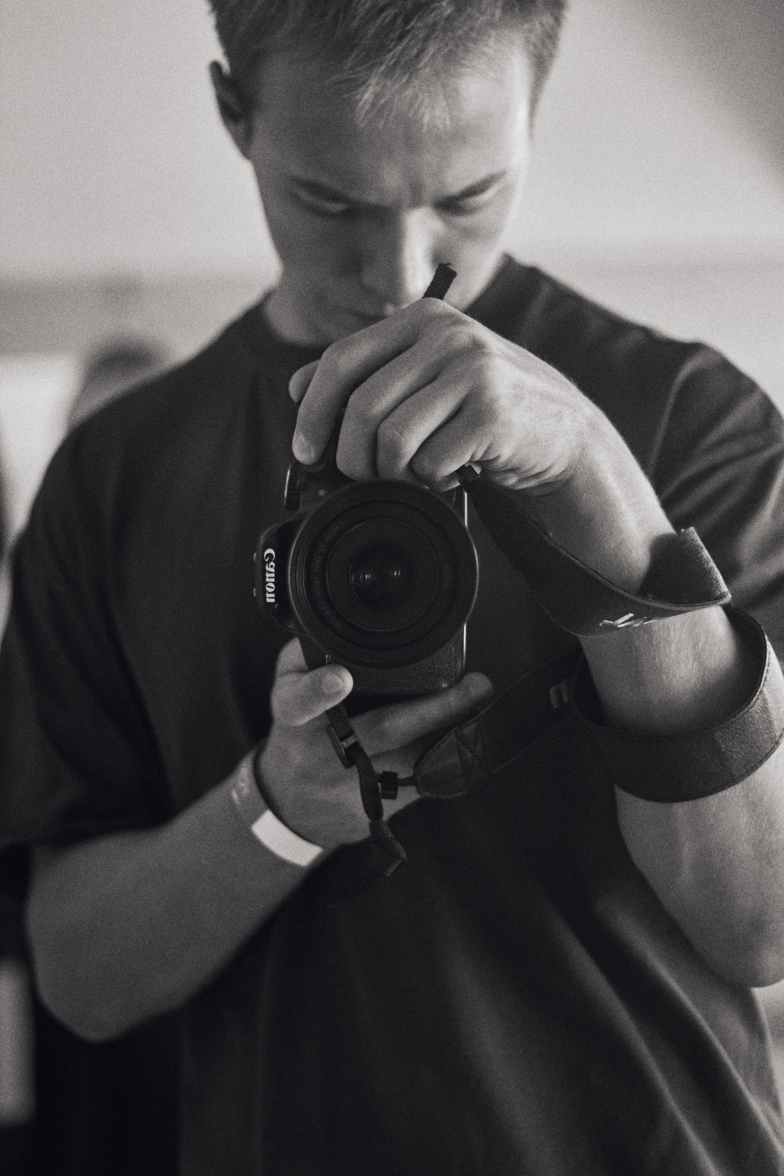 Необычная креативная фотосессия в горах Крыма, портреты с красивым светом