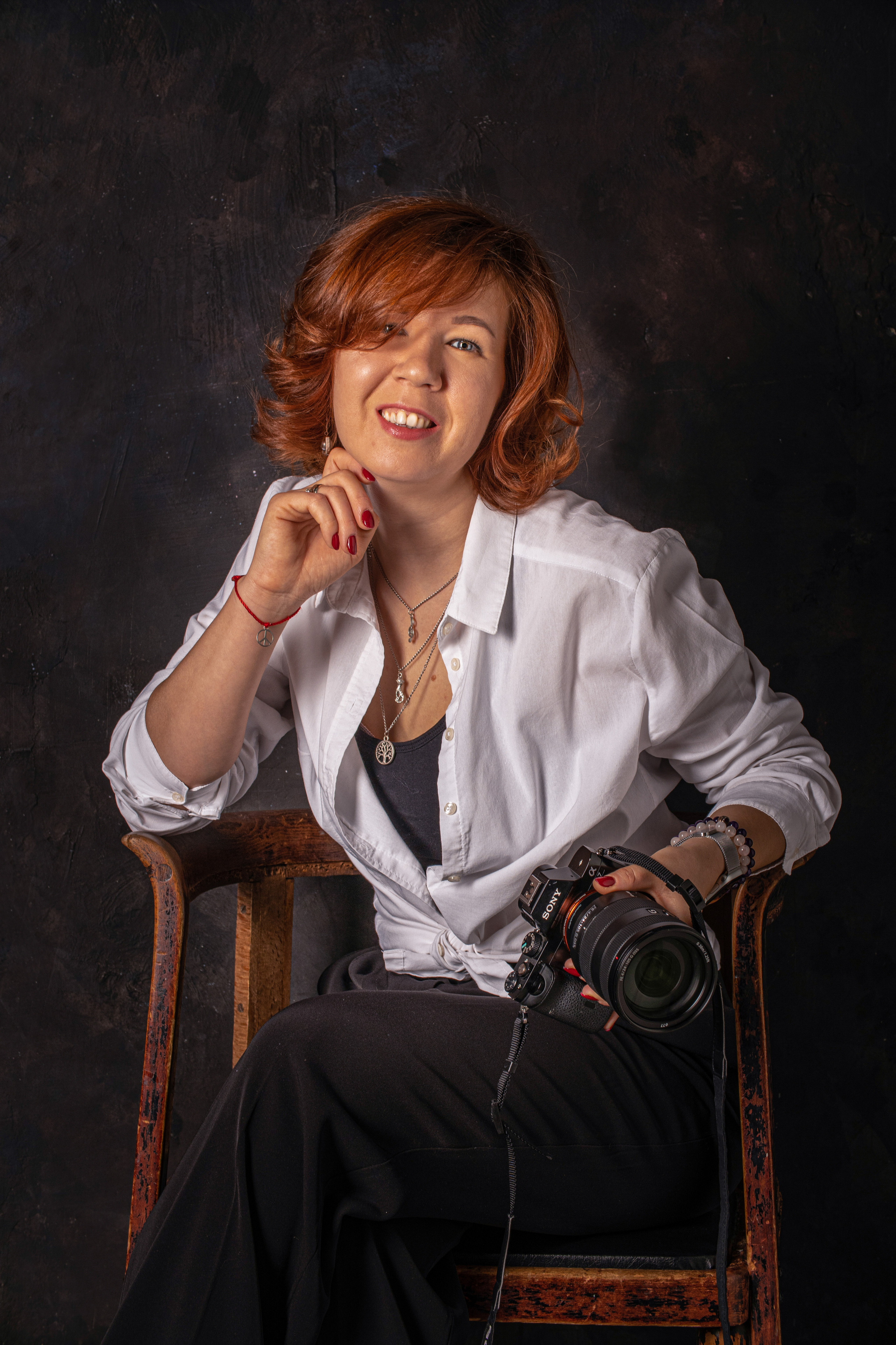 Контакты. Фотограф Нинель Гюрсой, г. Москва