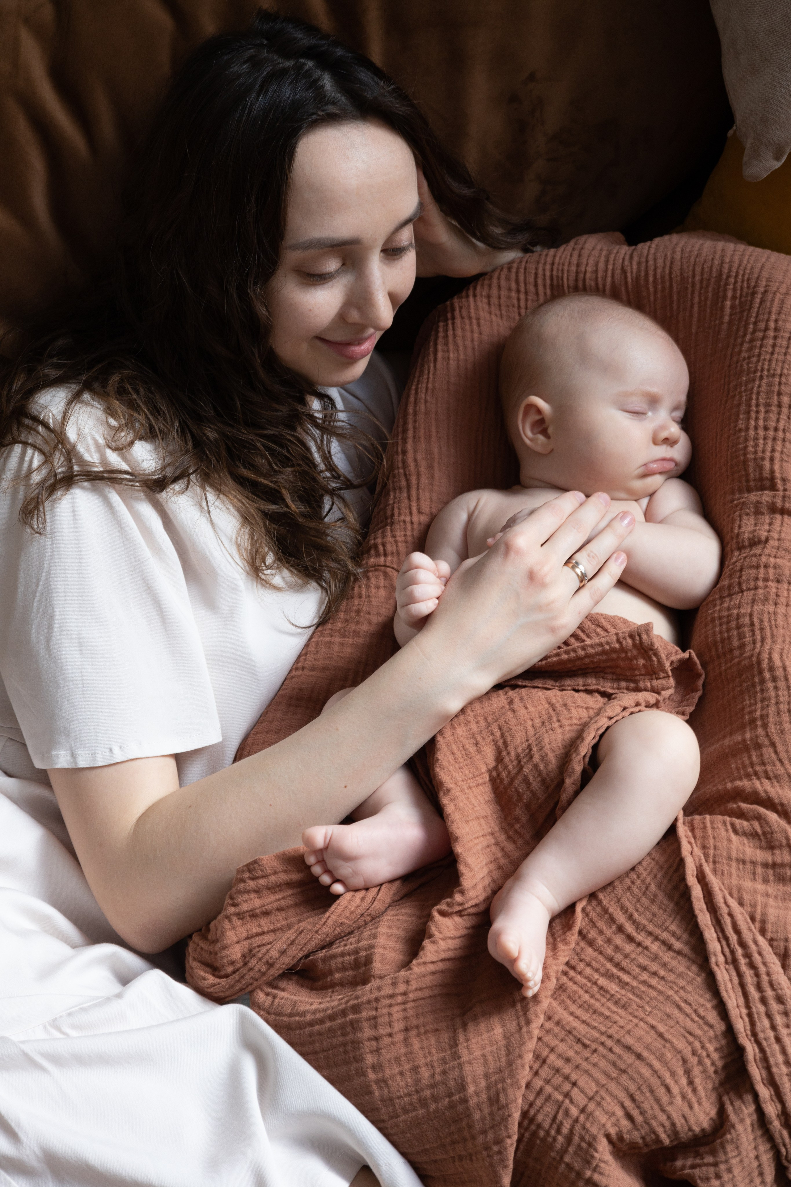 Мама со спящим ребенком