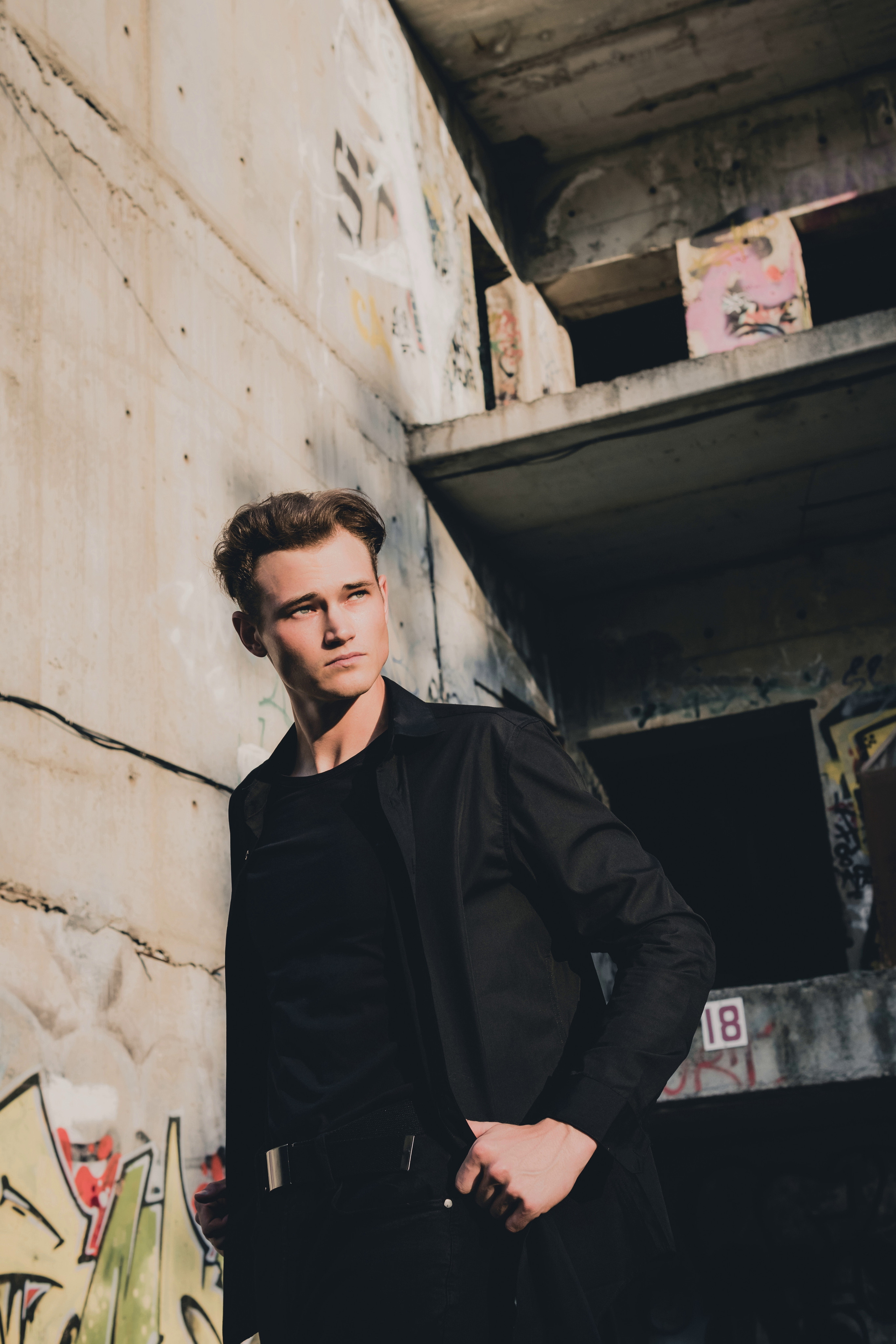 Фотосессия возле заброшенного дома. Фотограф в Ростове-на-Дону Игорь Апасеев