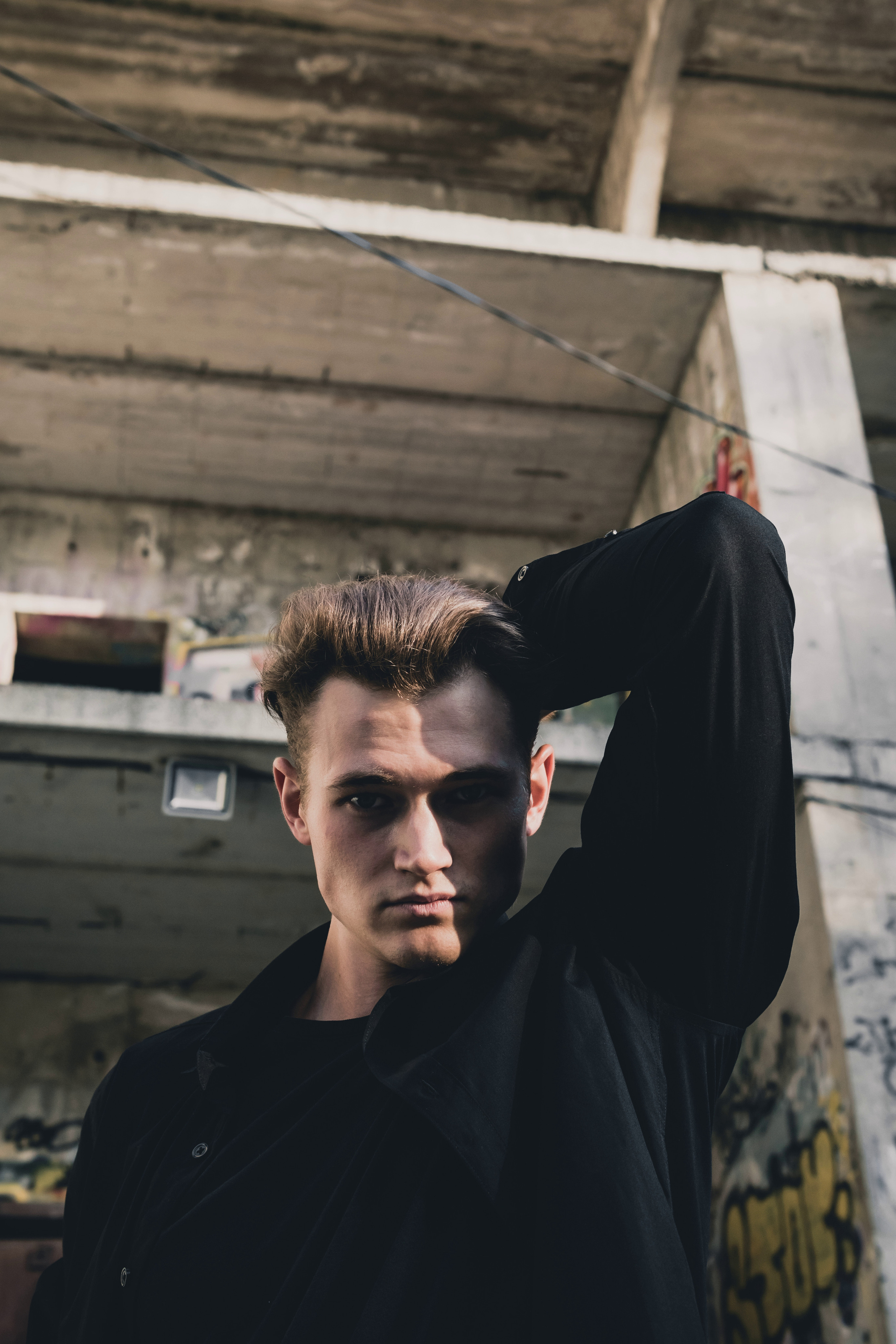 Фотосессия возле заброшенного дома. Фотограф в Ростове-на-Дону Игорь Апасеев