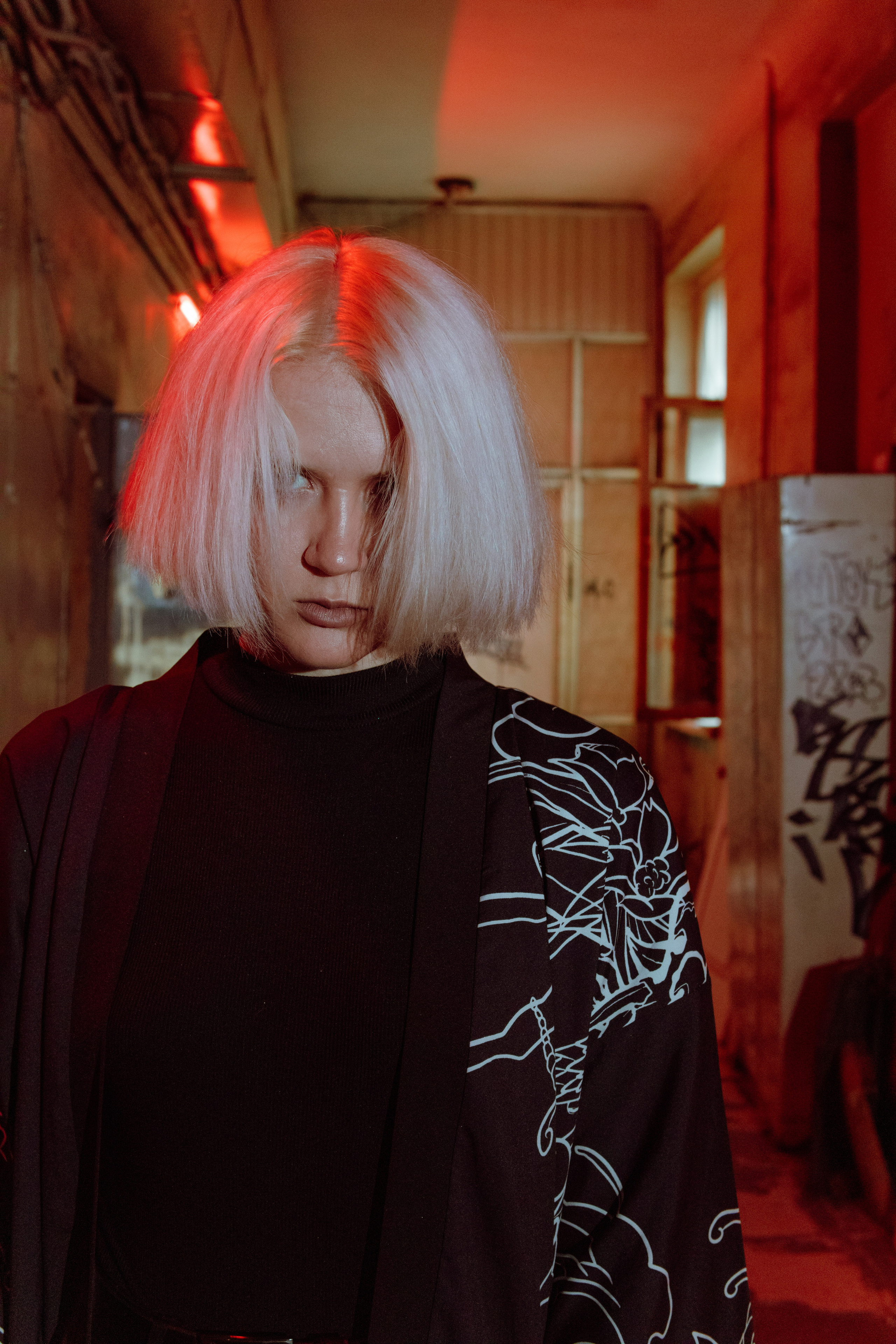 Легкая направленность идеи для фотосессии пошла из Tokyo Revengers. Фотограф в Ростове-на-Дону Игорь Апасеев