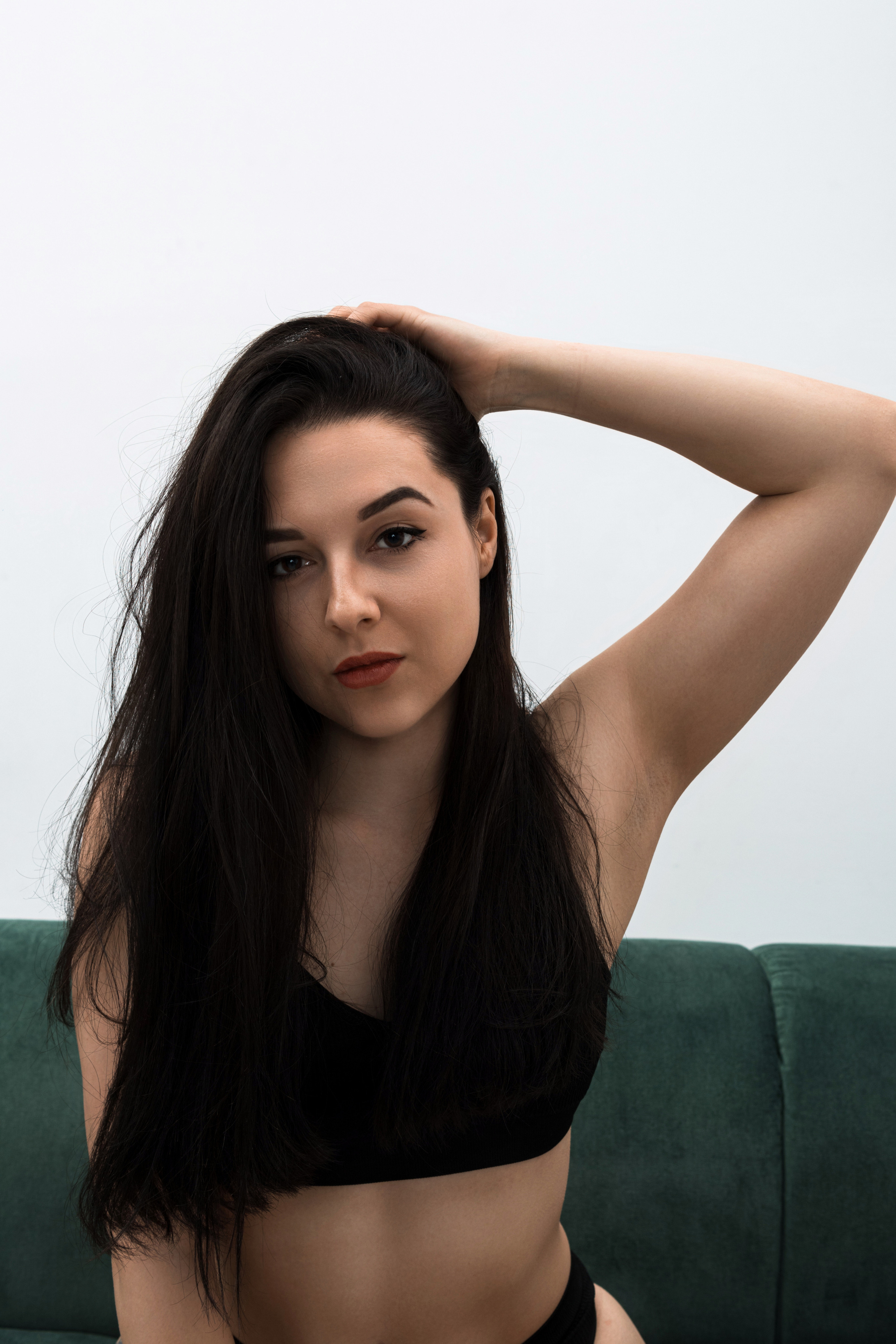 Фотосессия в студии с розовым фоном и на диване. Фотограф в Ростове-на-Дону Игорь Апасеев