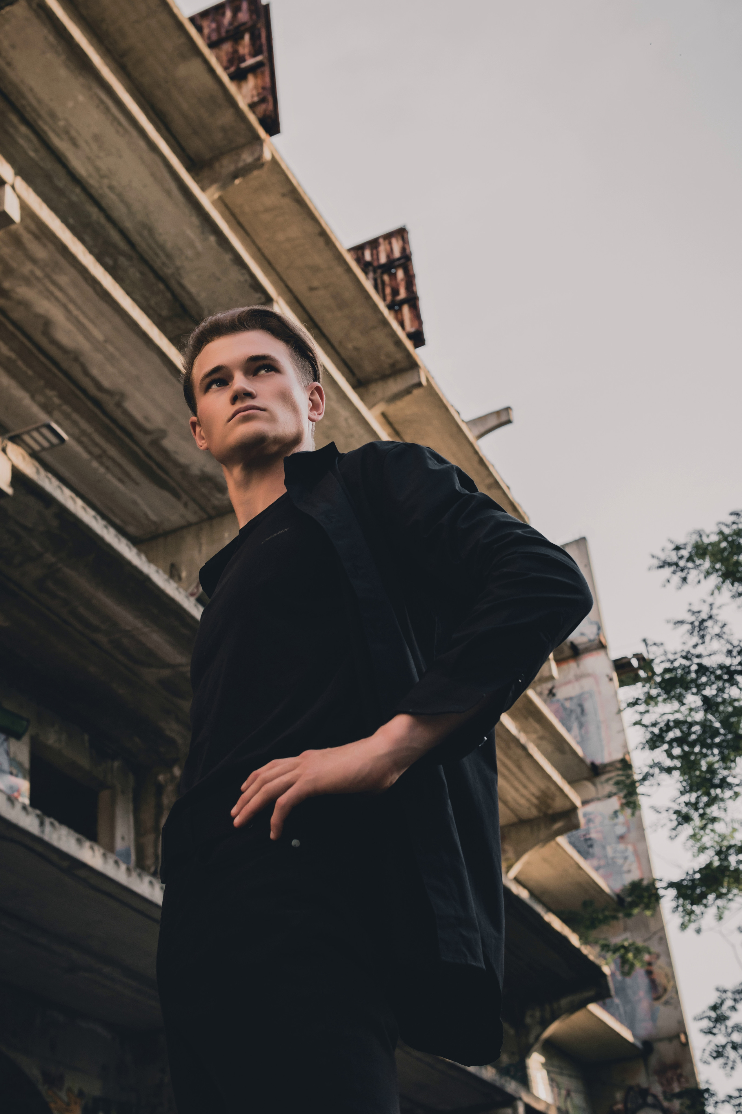 Фотосессия возле заброшенного дома. Фотограф в Ростове-на-Дону Игорь Апасеев