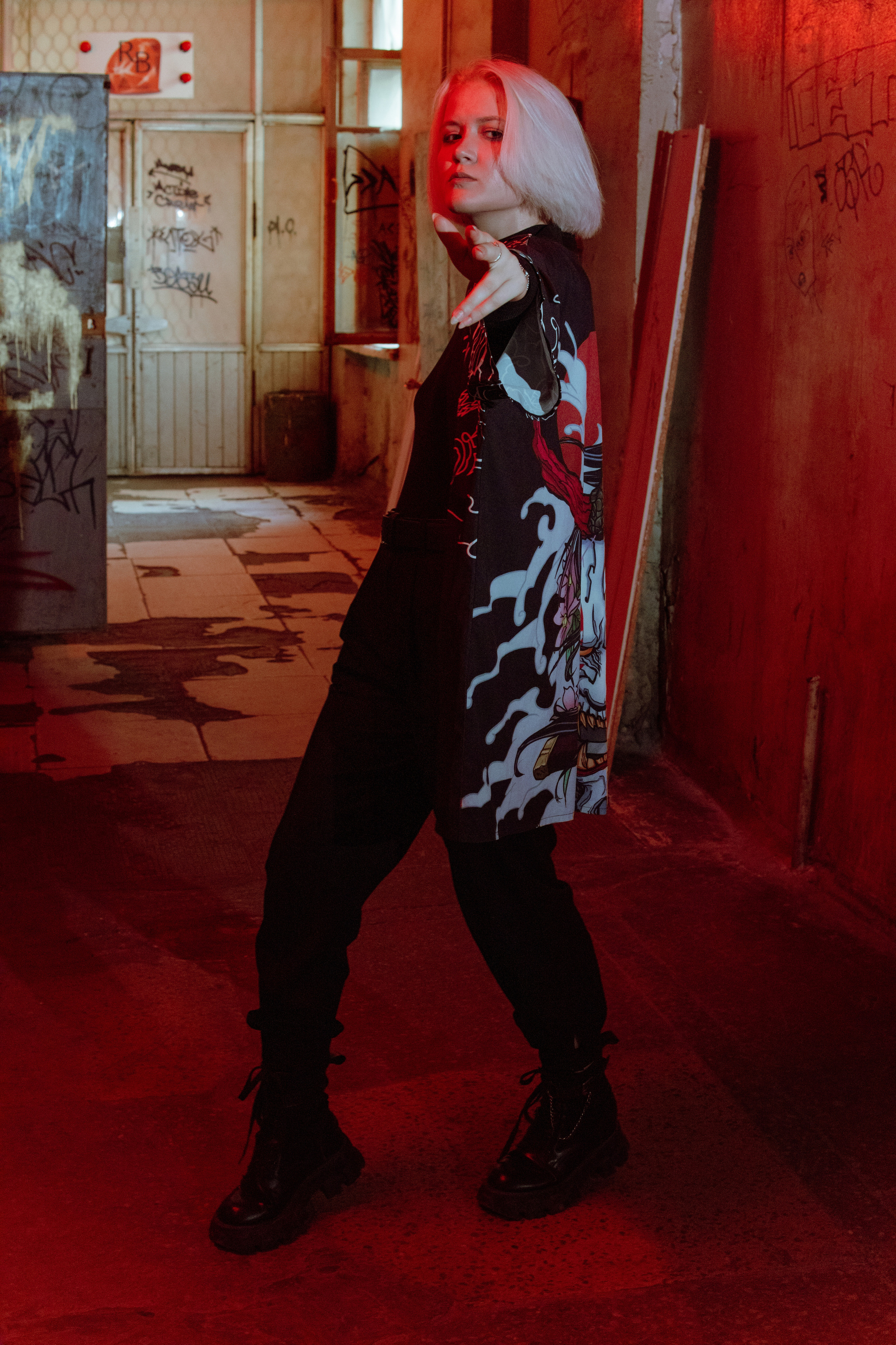 Легкая направленность идеи для фотосессии пошла из Tokyo Revengers. Фотограф в Ростове-на-Дону Игорь Апасеев