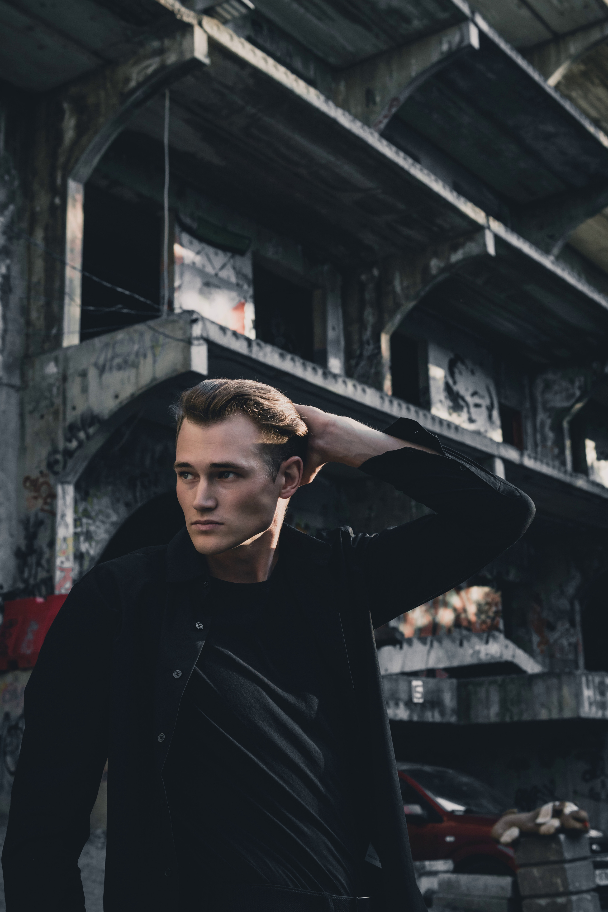 Фотосессия возле заброшенного дома. Фотограф в Ростове-на-Дону Игорь Апасеев